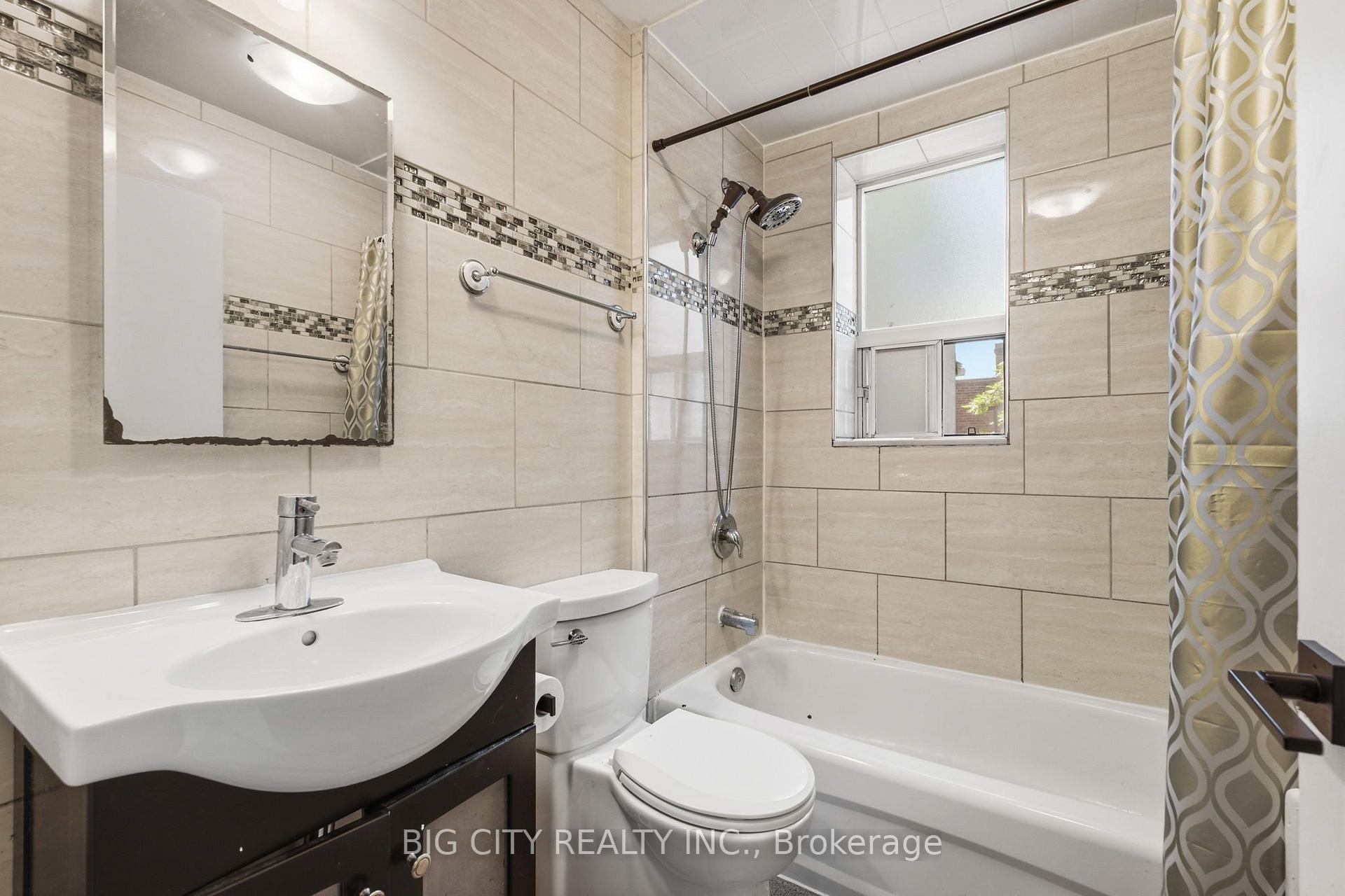 Photo 24 of Unit Upper, 1362 Bathurst Street, Toronto, Wychwood — HOMEH