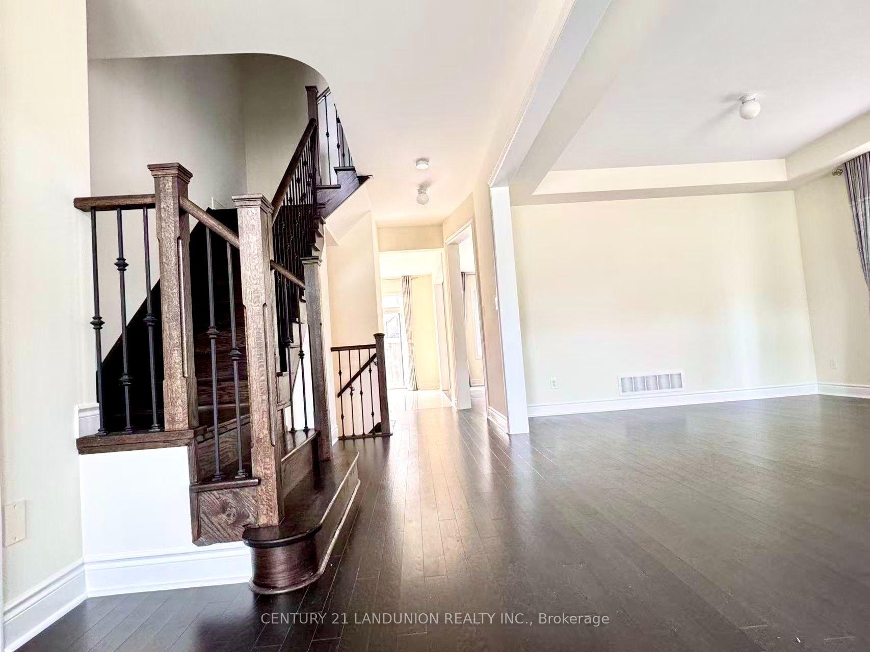 Photo 2 of 921 Goring Circle, Newmarket, Stonehaven-Wyndham — HOMEH