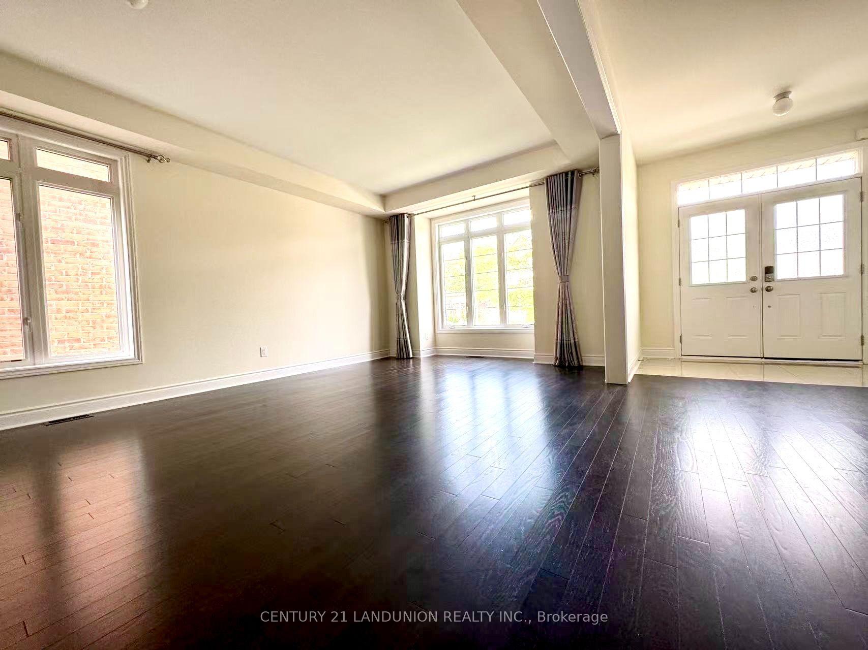 Photo 3 of 921 Goring Circle, Newmarket, Stonehaven-Wyndham — HOMEH