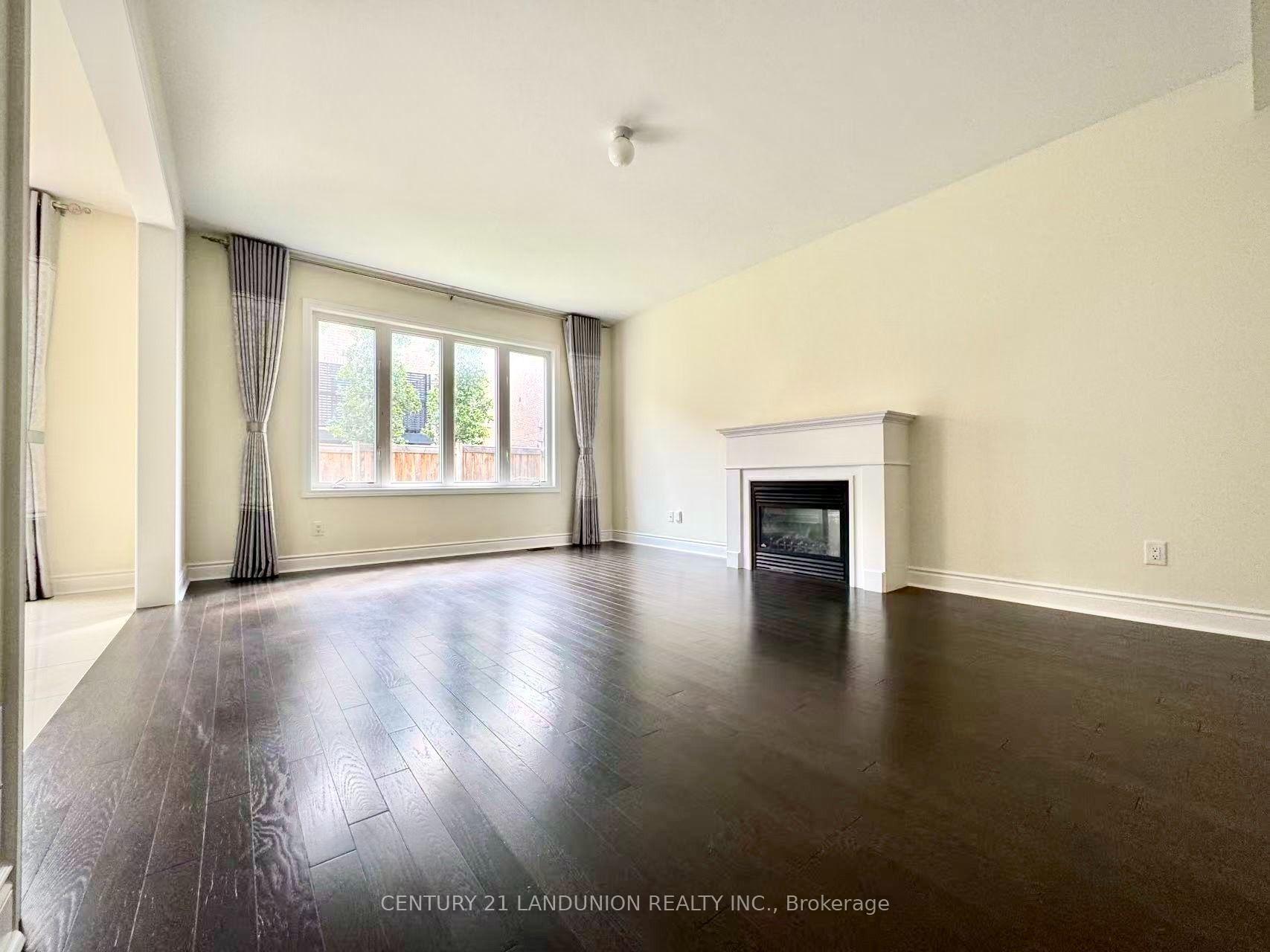 Photo 4 of 921 Goring Circle, Newmarket, Stonehaven-Wyndham — HOMEH