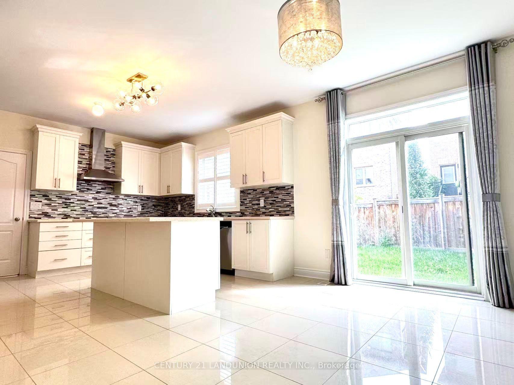 Photo 5 of 921 Goring Circle, Newmarket, Stonehaven-Wyndham — HOMEH