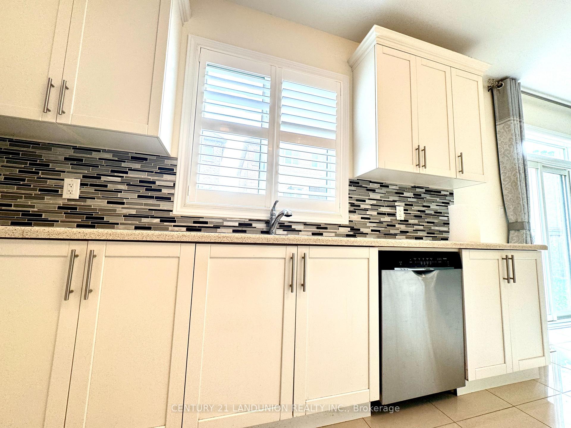 Photo 7 of 921 Goring Circle, Newmarket, Stonehaven-Wyndham — HOMEH