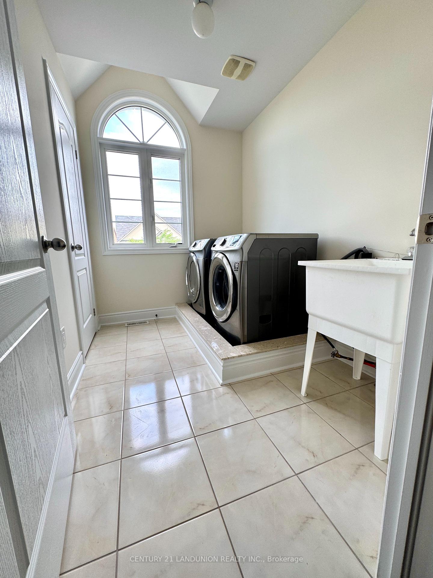 Photo 22 of 921 Goring Circle, Newmarket, Stonehaven-Wyndham — HOMEH