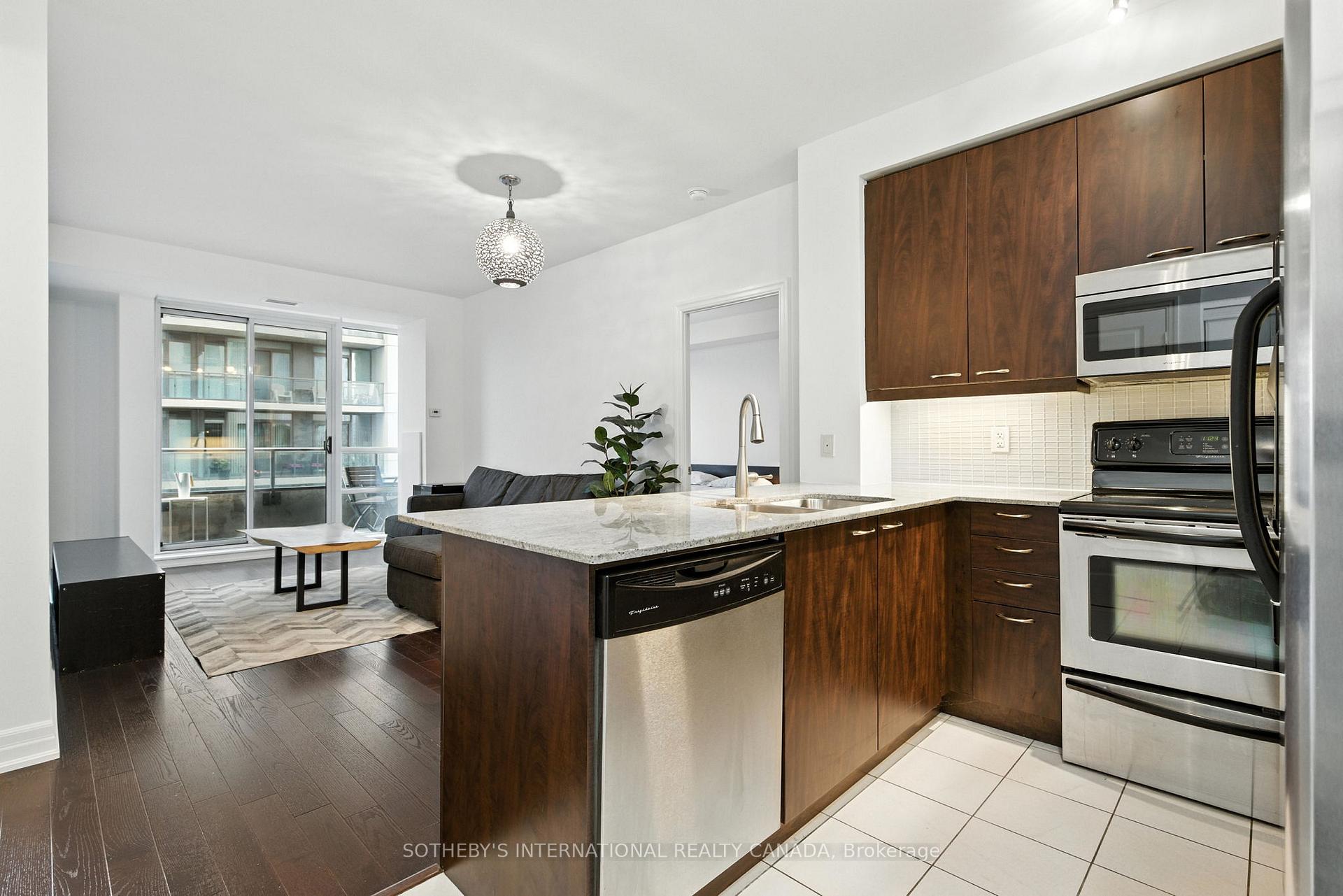 Front of Unit 502, 500 St Clair Avenue W