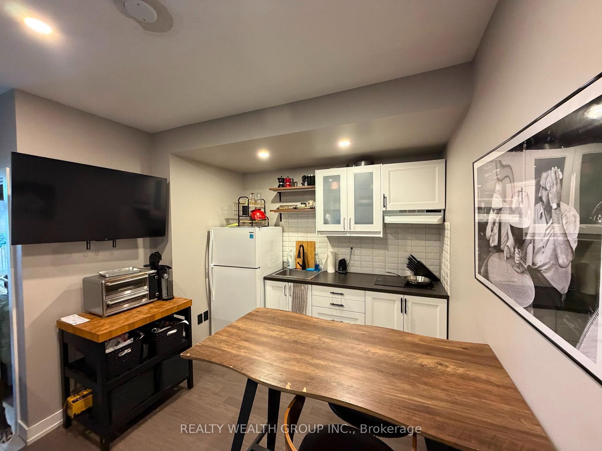 Photo 4 of Unit Main, 37 Fancamp Drive, Vaughan, Maple — HOMEH