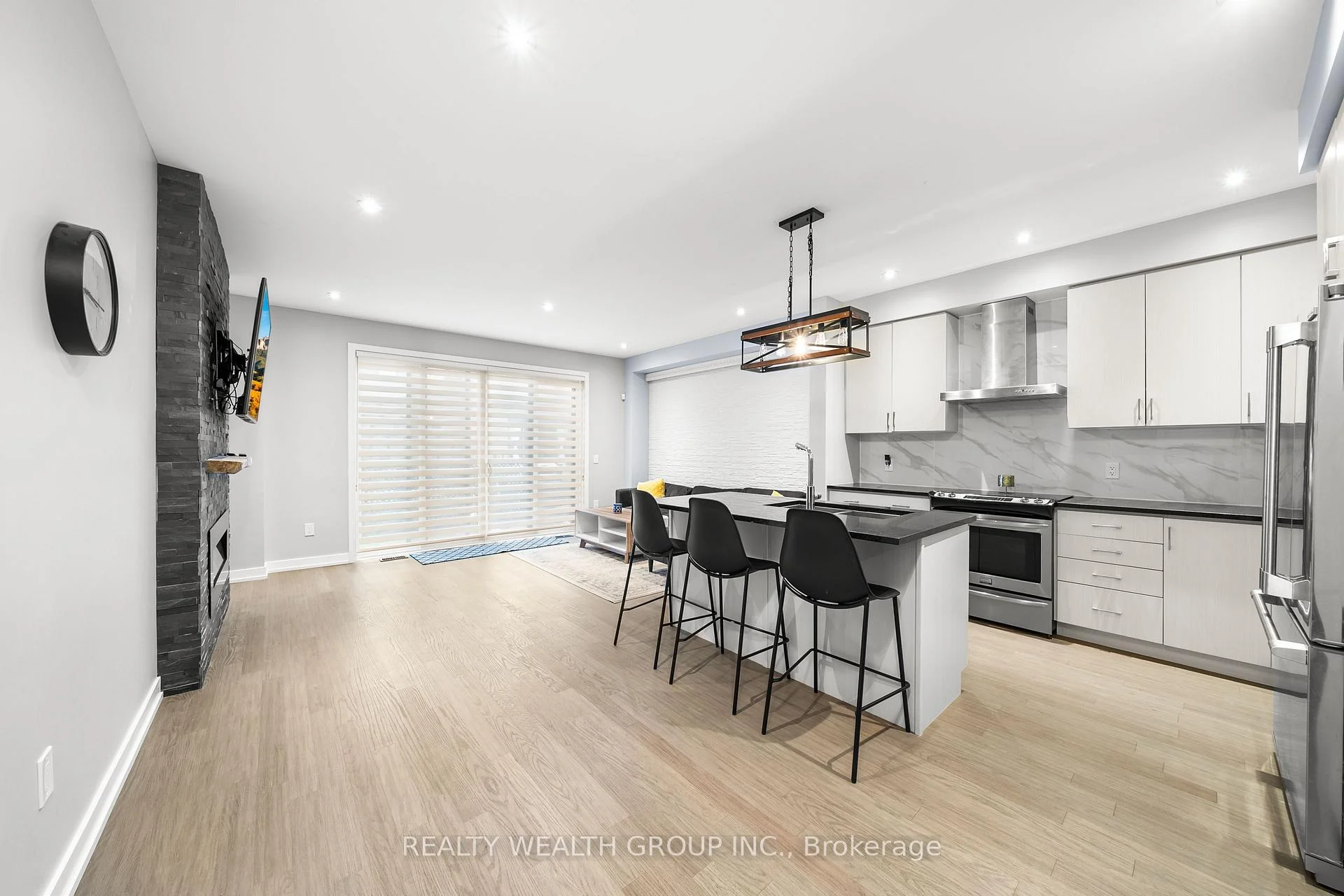 Photo 12 of Unit Main, 37 Fancamp Drive, Vaughan, Maple — HOMEH
