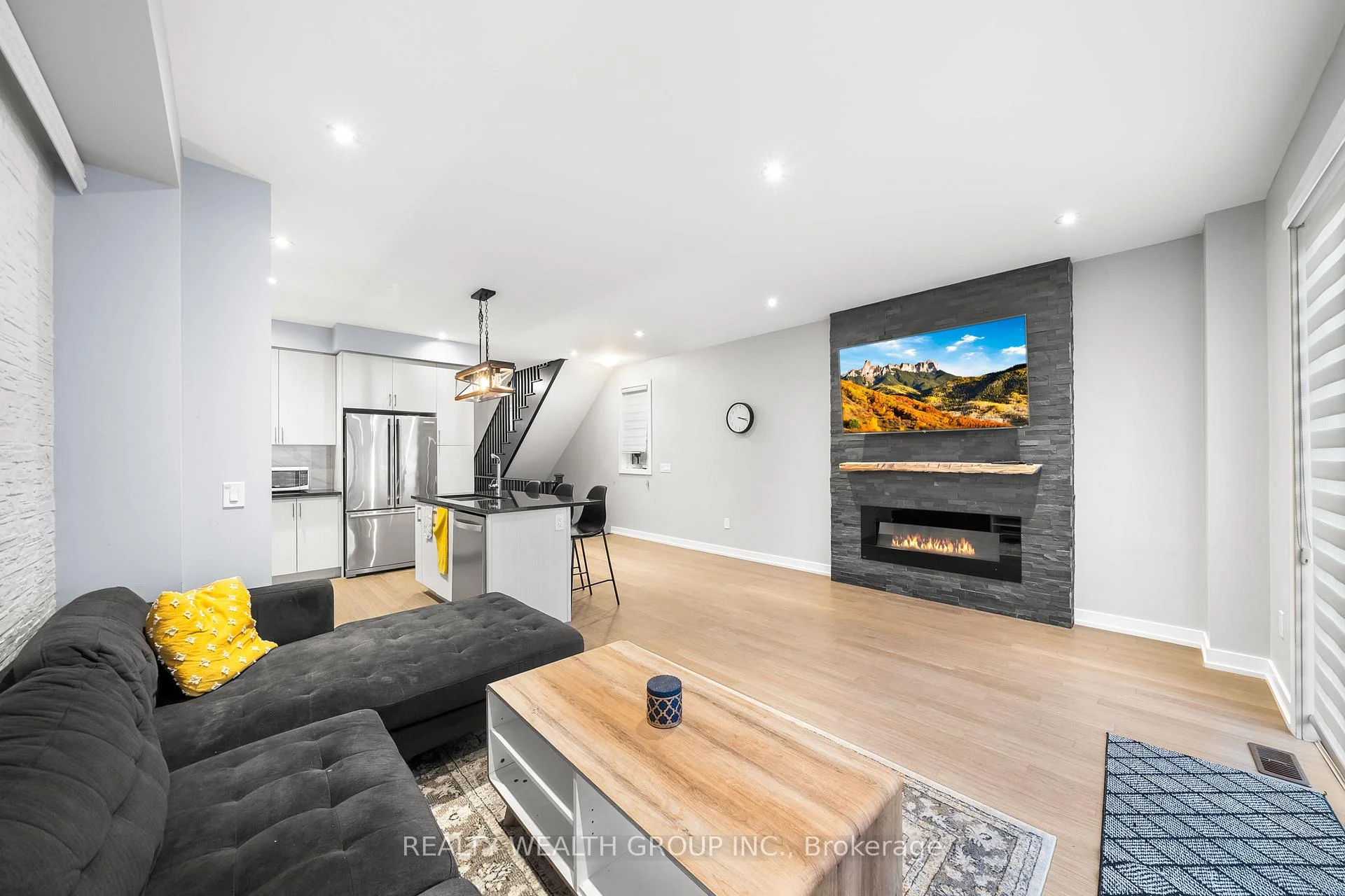 Photo 17 of Unit Main, 37 Fancamp Drive, Vaughan, Maple — HOMEH