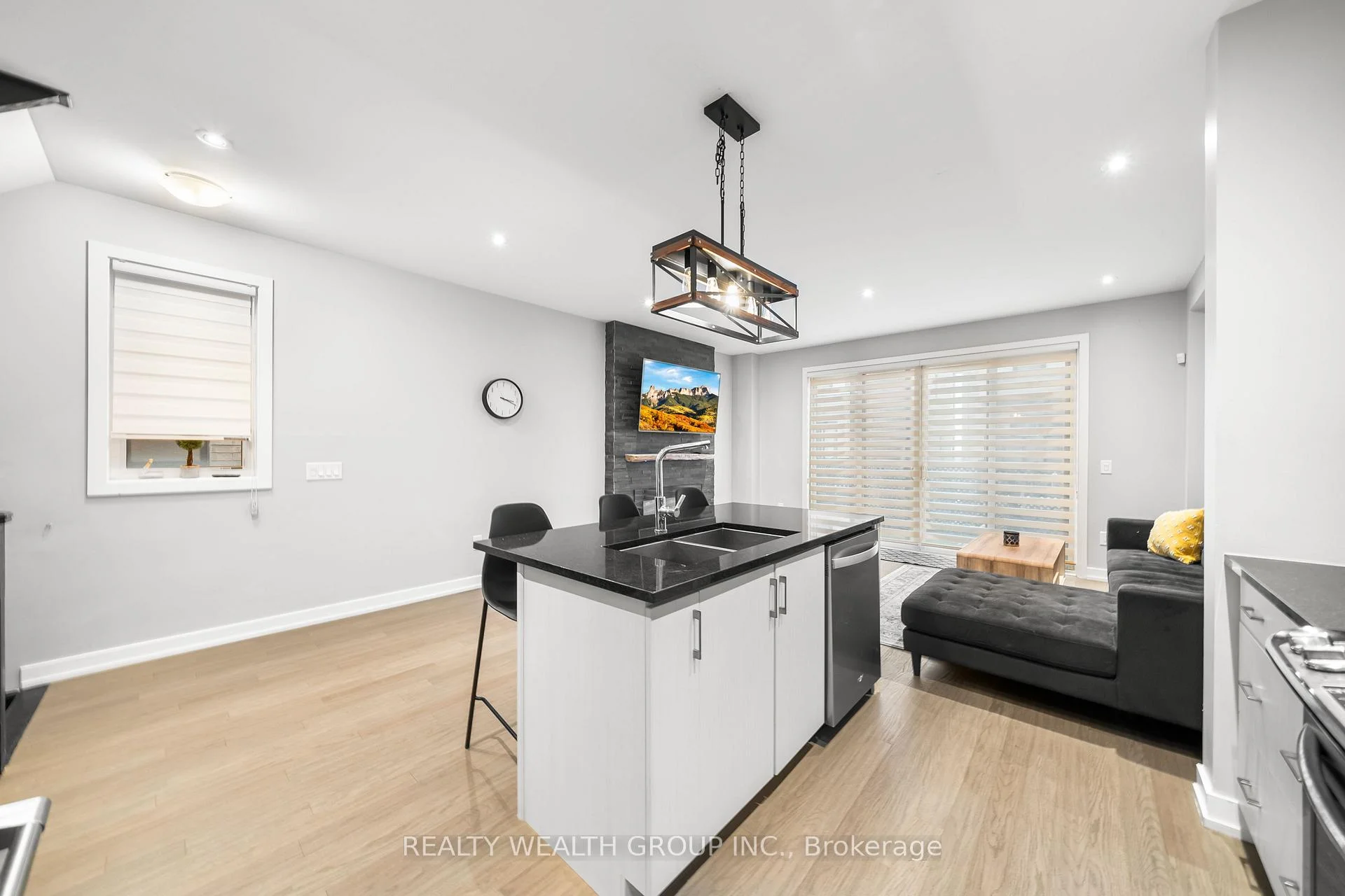 Photo 19 of Unit Main, 37 Fancamp Drive, Vaughan, Maple — HOMEH