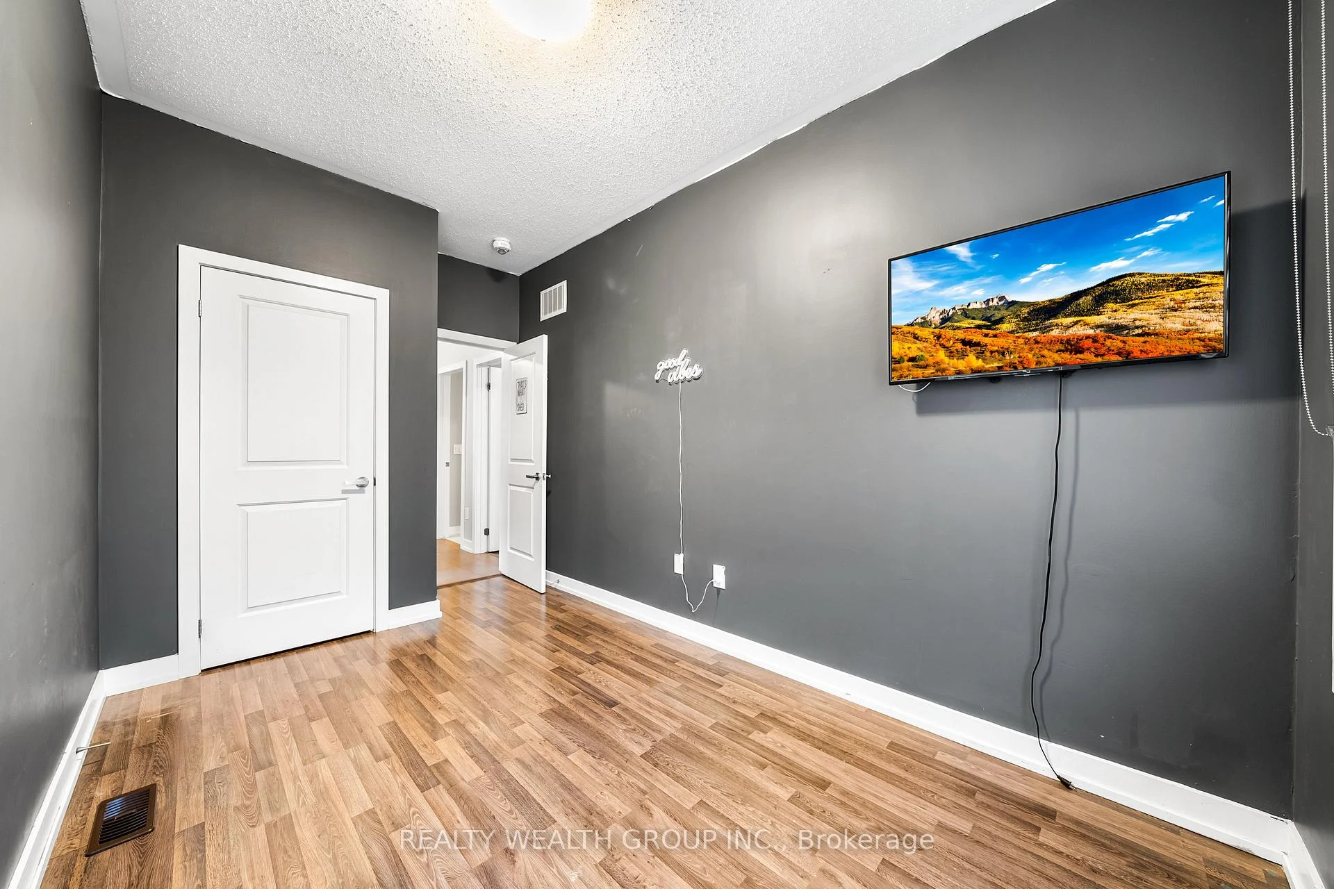 Photo 34 of Unit Main, 37 Fancamp Drive, Vaughan, Maple — HOMEH