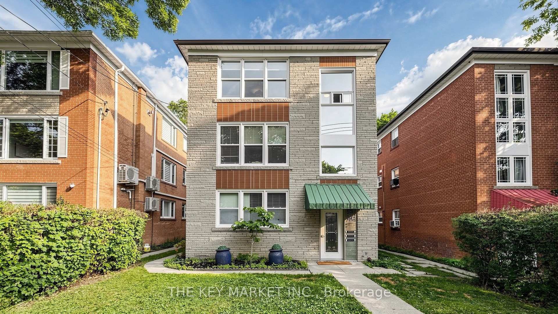 Photo 2 of 209 St Clements Avenue, Toronto, Yonge-Eglinton — HOMEH