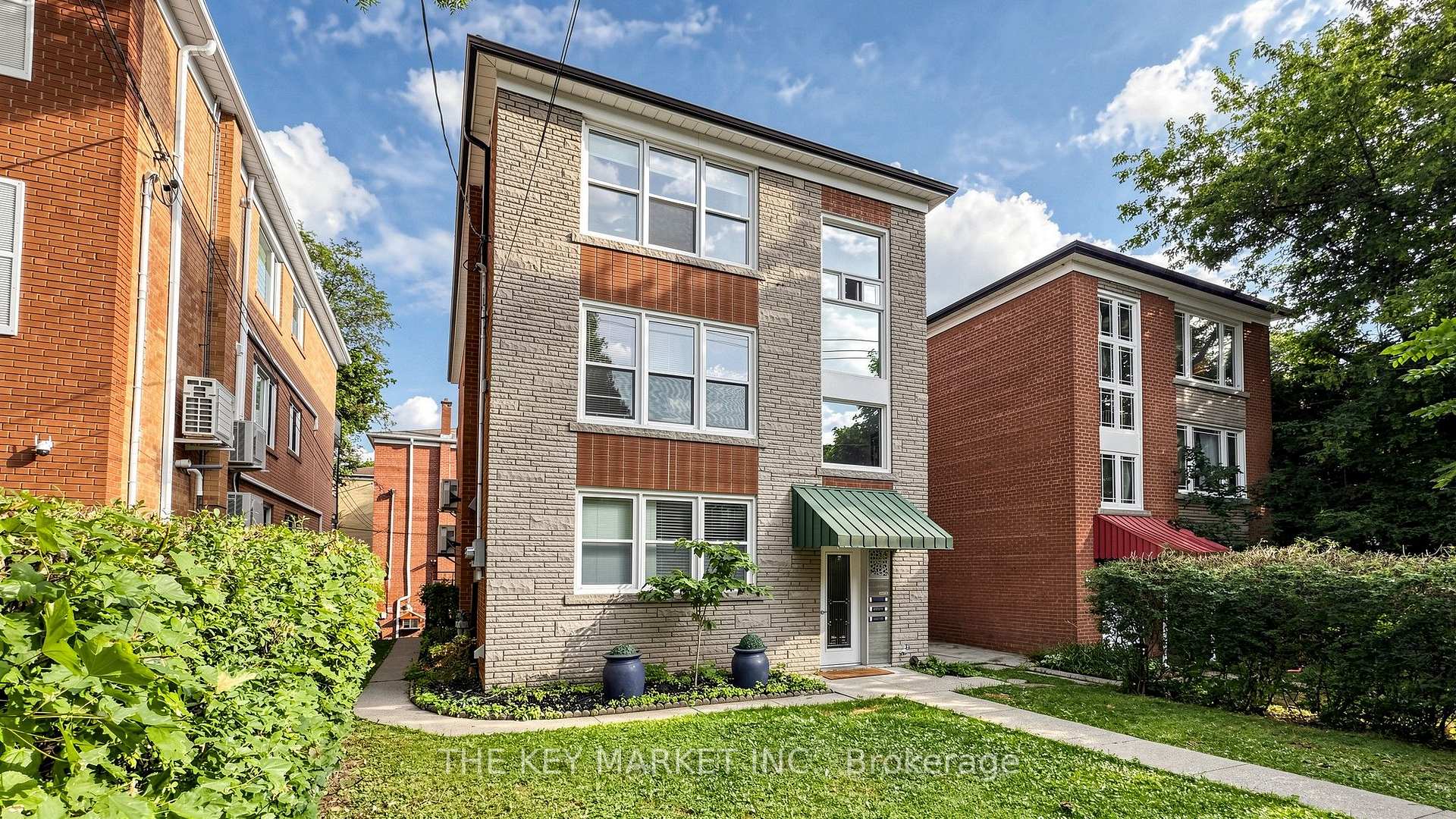 Photo 3 of 209 St Clements Avenue, Toronto, Yonge-Eglinton — HOMEH