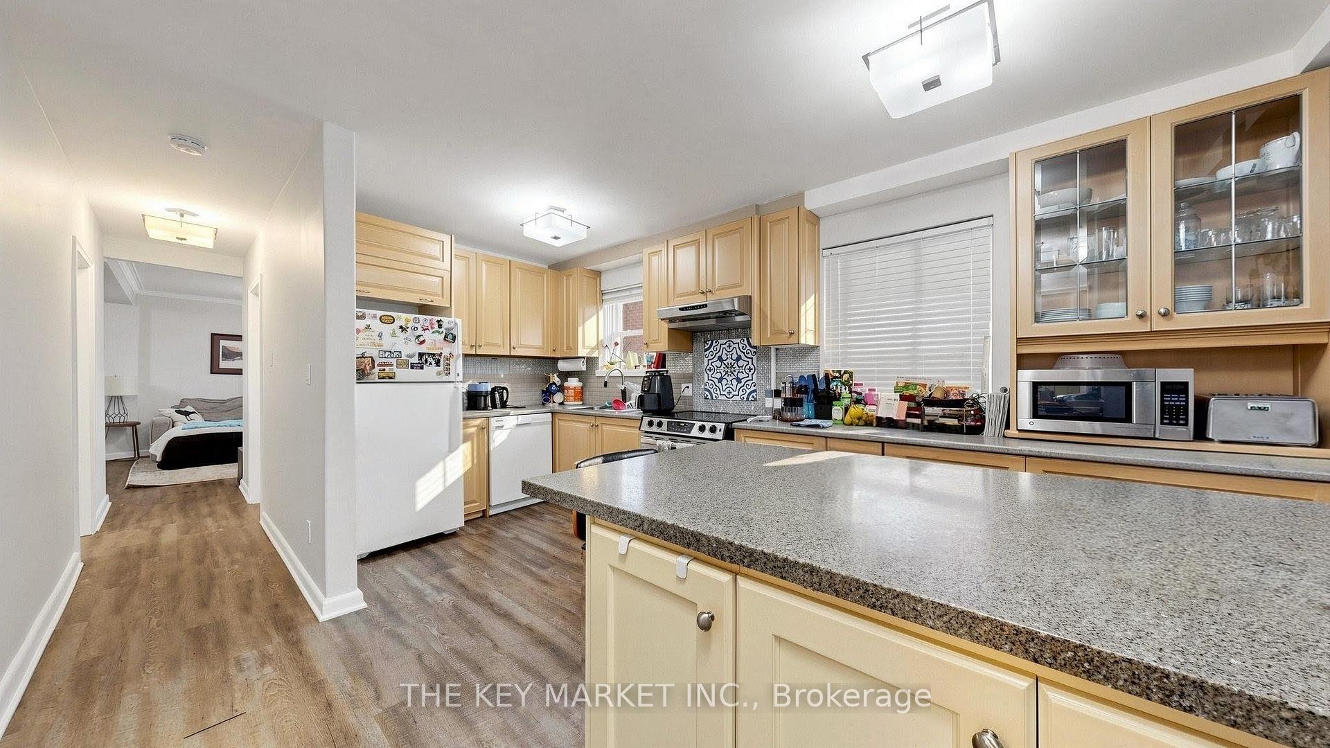 Photo 6 of 209 St Clements Avenue, Toronto, Yonge-Eglinton — HOMEH