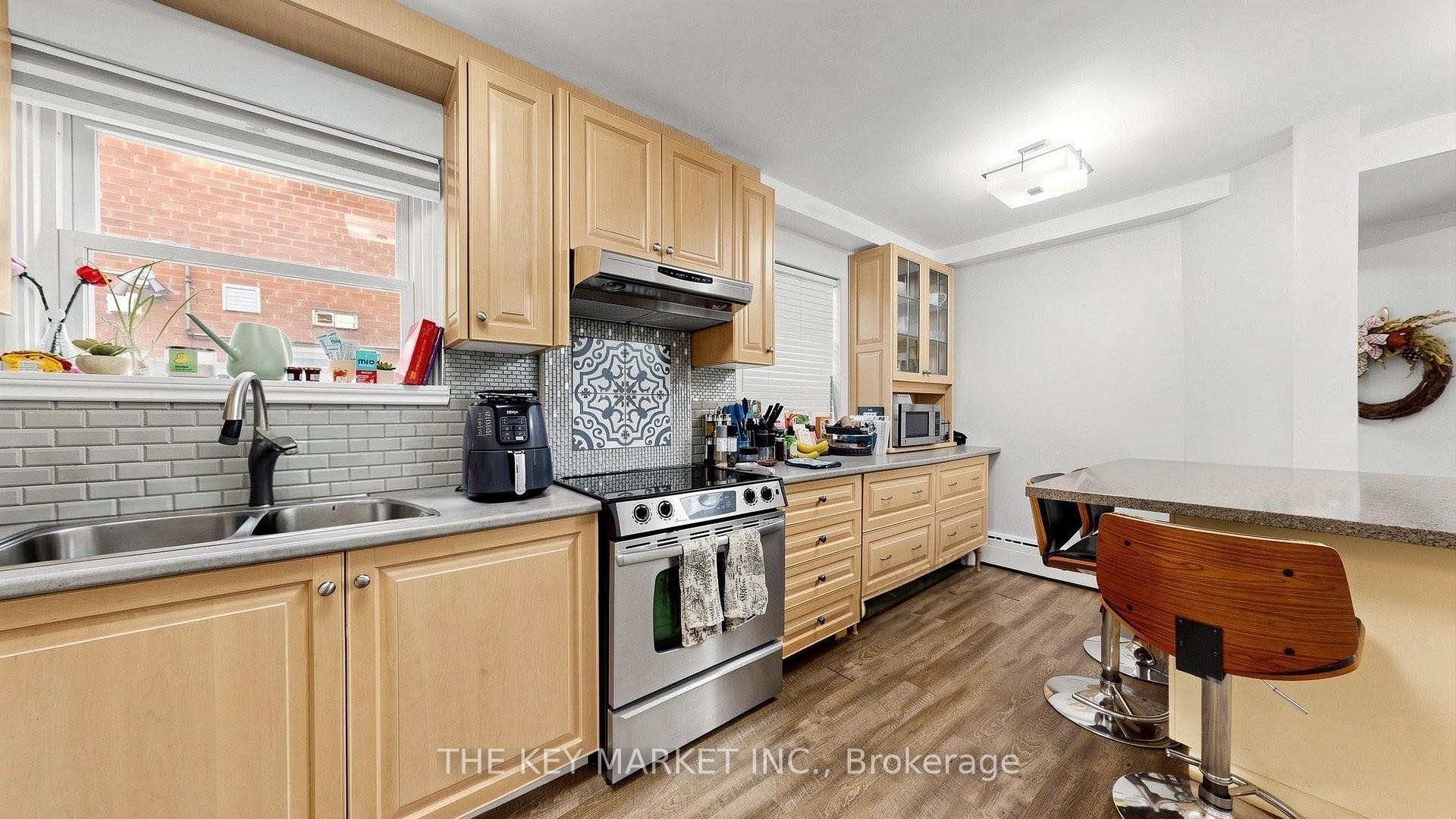 Photo 7 of 209 St Clements Avenue, Toronto, Yonge-Eglinton — HOMEH