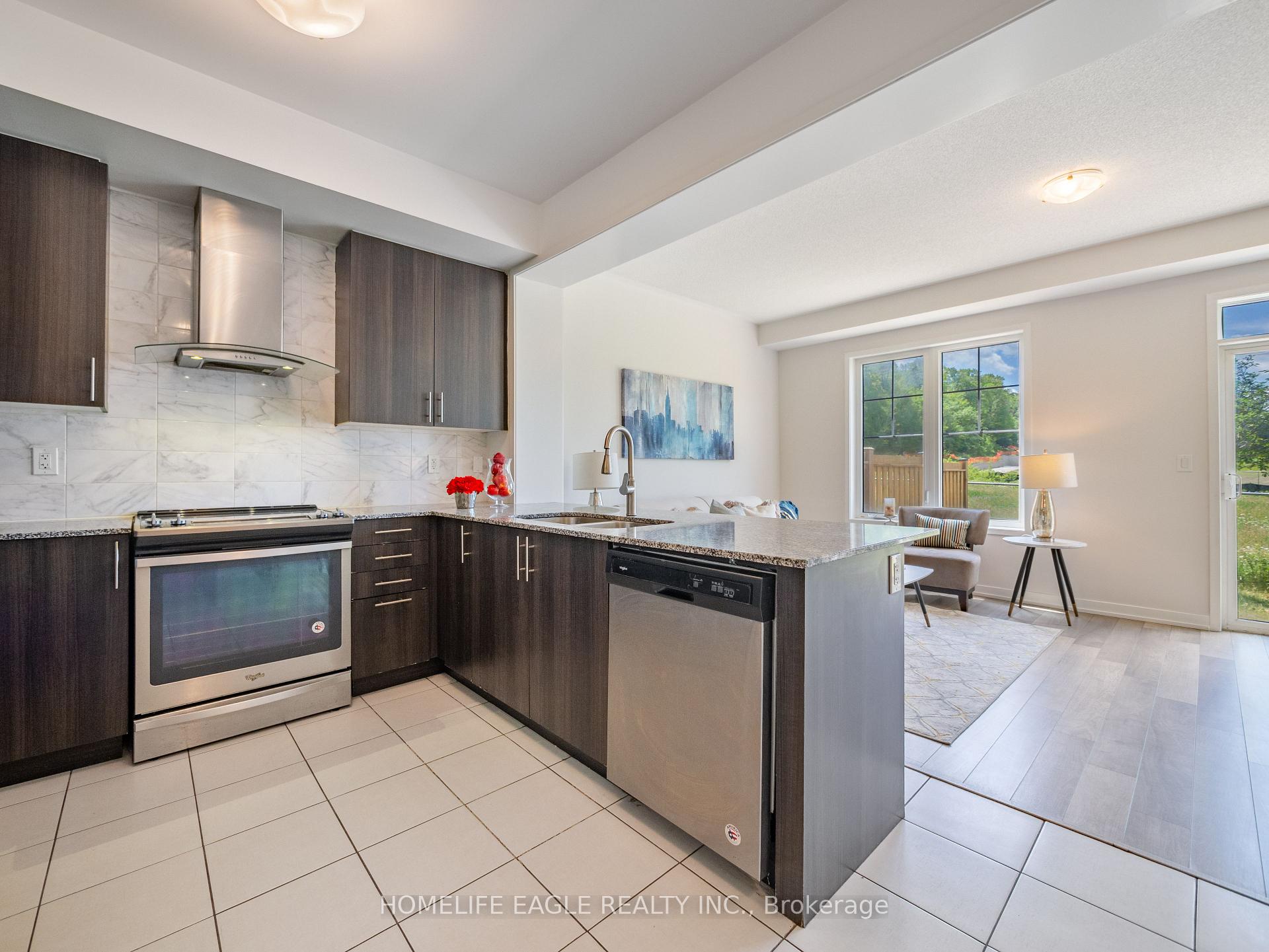 Photo 5 of 228 Bennett Street, Newmarket, Glenway Estates — HOMEH