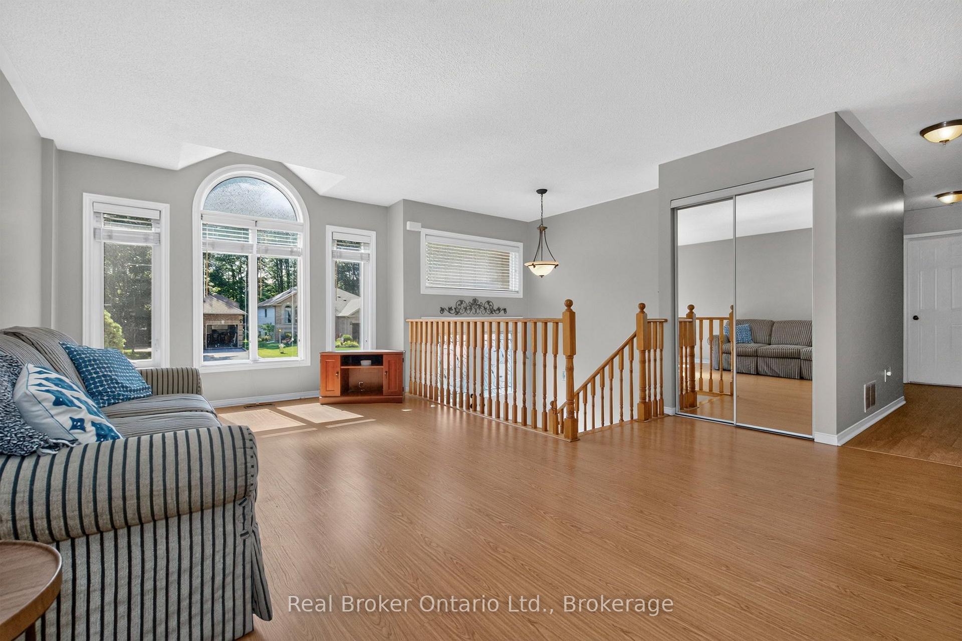 Photo 5 of 47 Timberland Crescent, Wasaga Beach — HOMEH