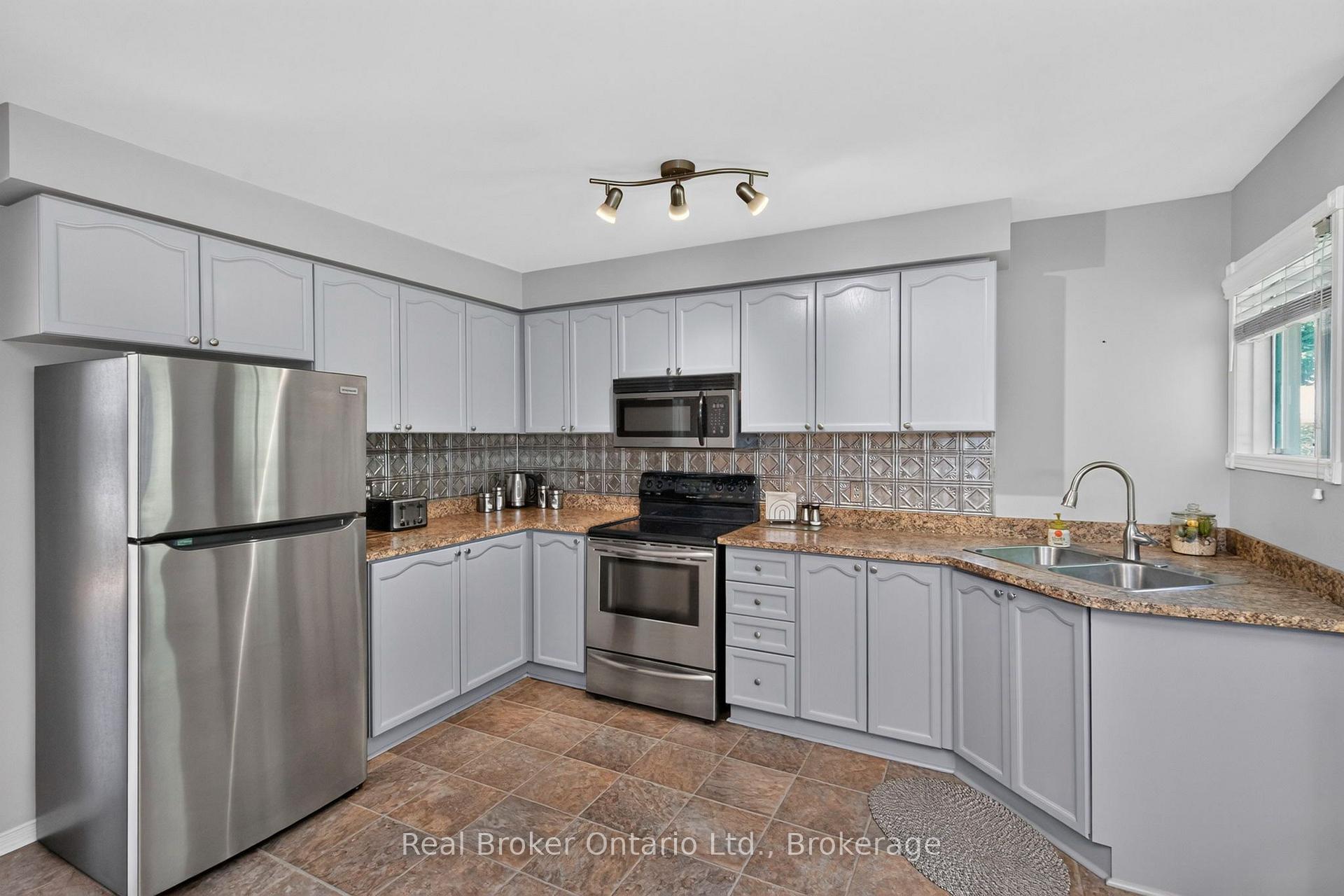 Photo 11 of 47 Timberland Crescent, Wasaga Beach — HOMEH