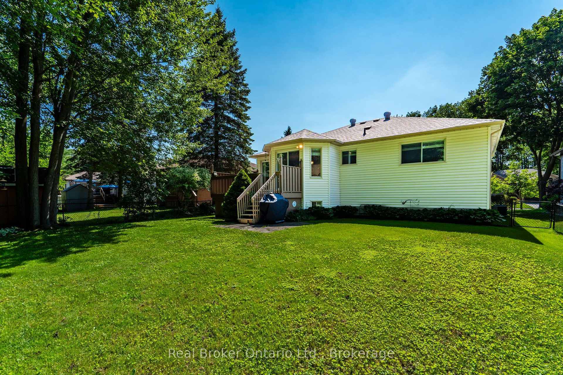 Photo 24 of 47 Timberland Crescent, Wasaga Beach — HOMEH