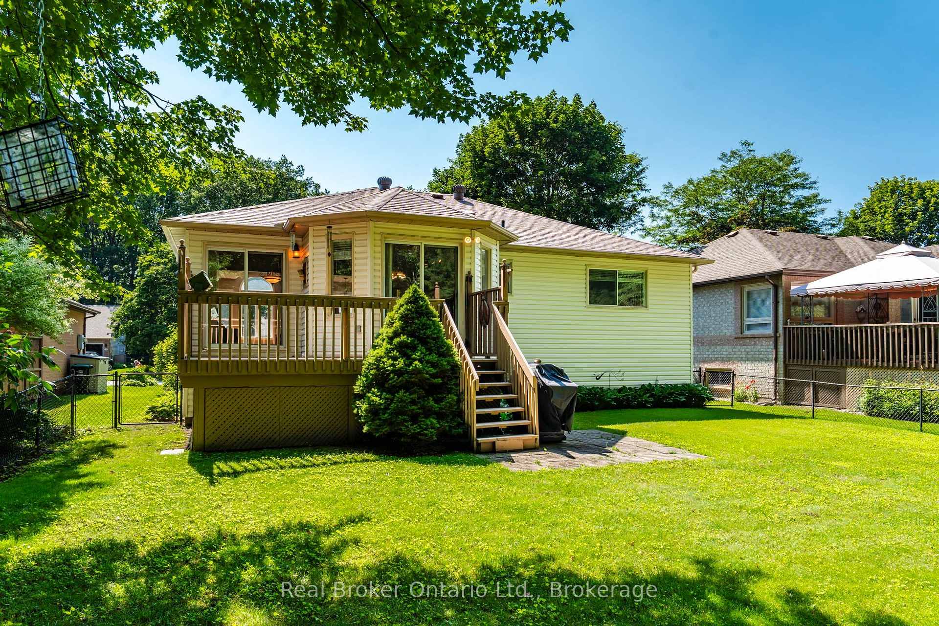 Photo 25 of 47 Timberland Crescent, Wasaga Beach — HOMEH