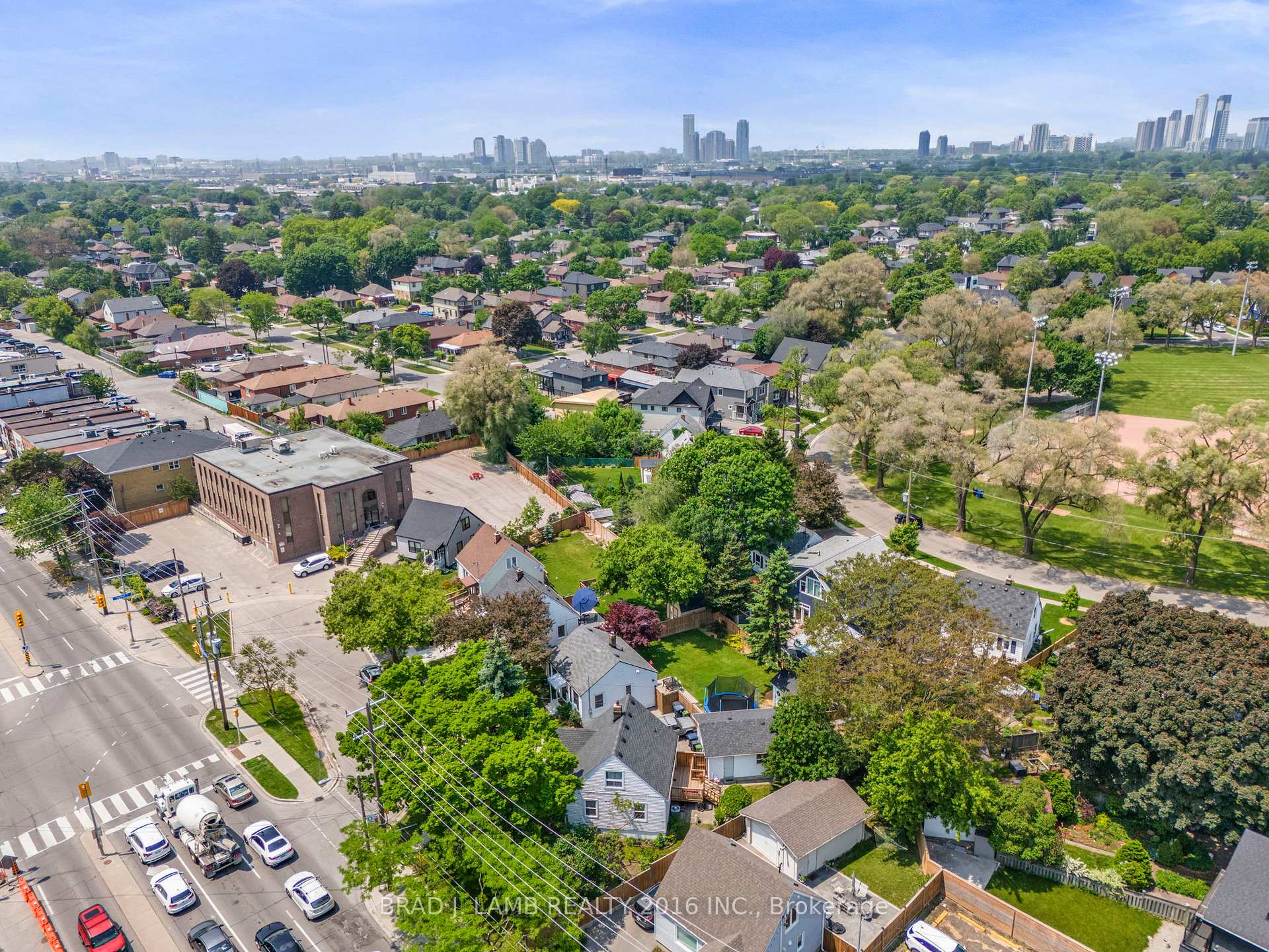 Photo 18 of 794 The Queensway, Etobicoke, Stonegate-Queensway — HOMEH