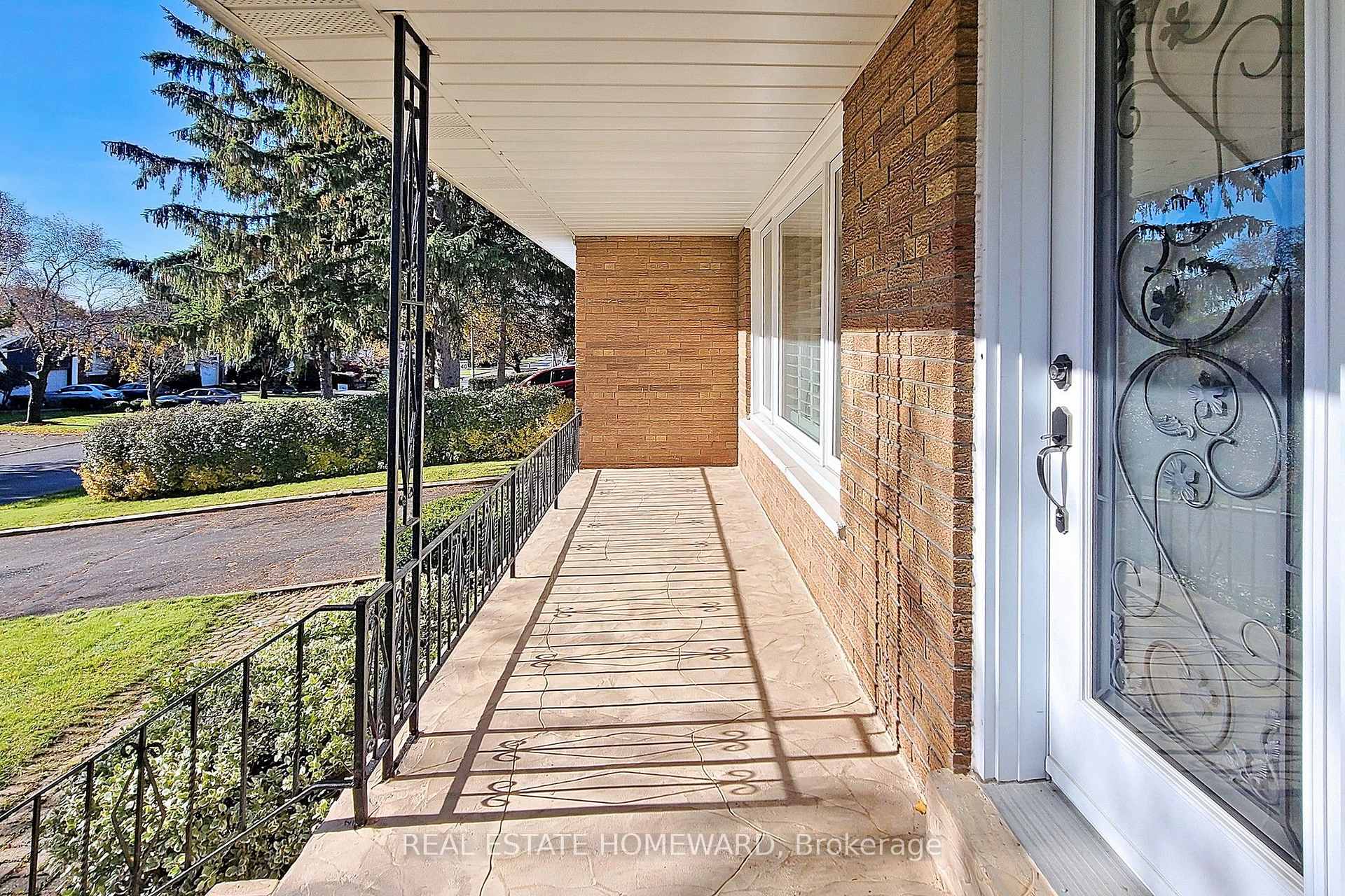 Photo 2 of Unit Main2nd, 54 Ladyslipper Court, Markham, Bayview Glen — HOMEH