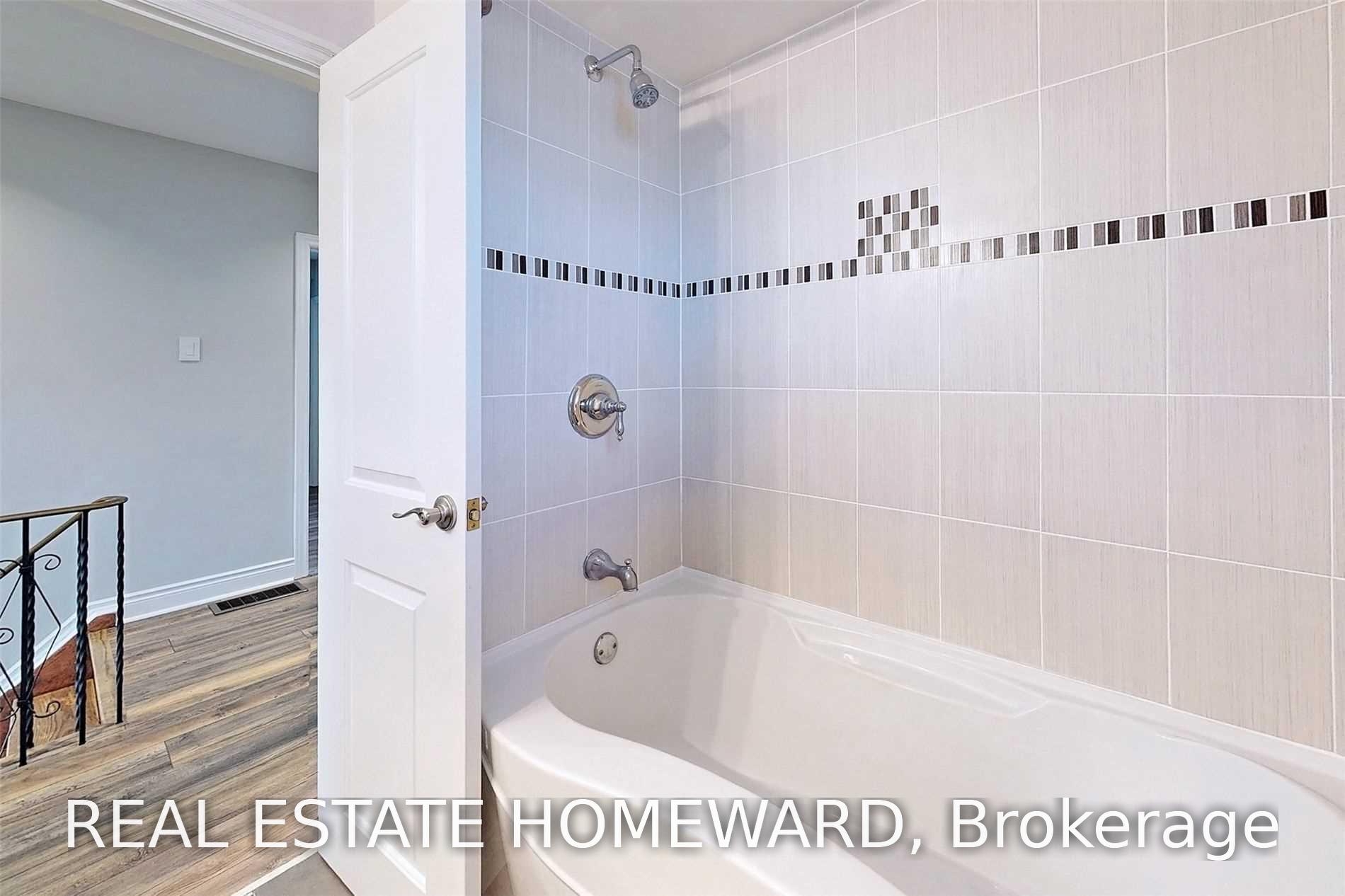 Photo 16 of Unit Main2nd, 54 Ladyslipper Court, Markham, Bayview Glen — HOMEH