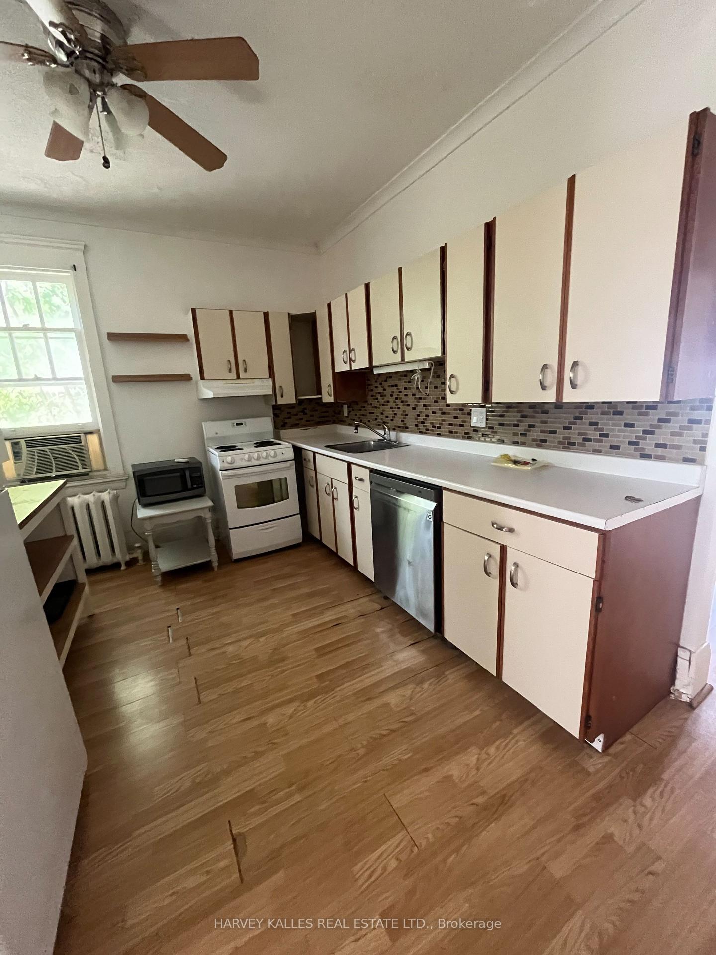 Photo 4 of Unit 2, 440 Avenue Road, Toronto, Casa Loma — HOMEH