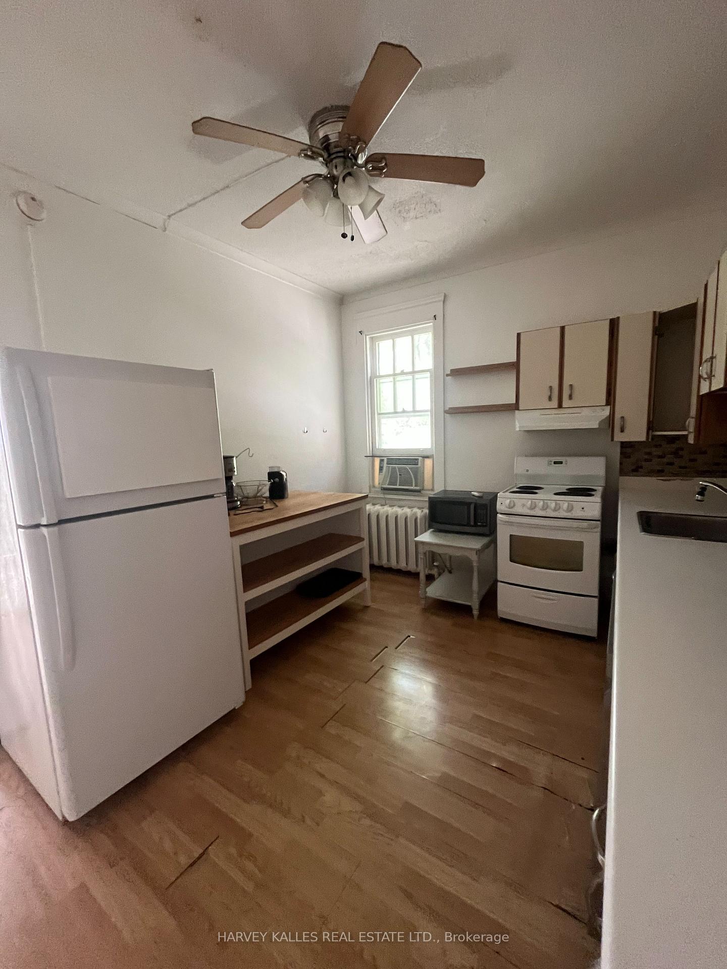 Photo 5 of Unit 2, 440 Avenue Road, Toronto, Casa Loma — HOMEH