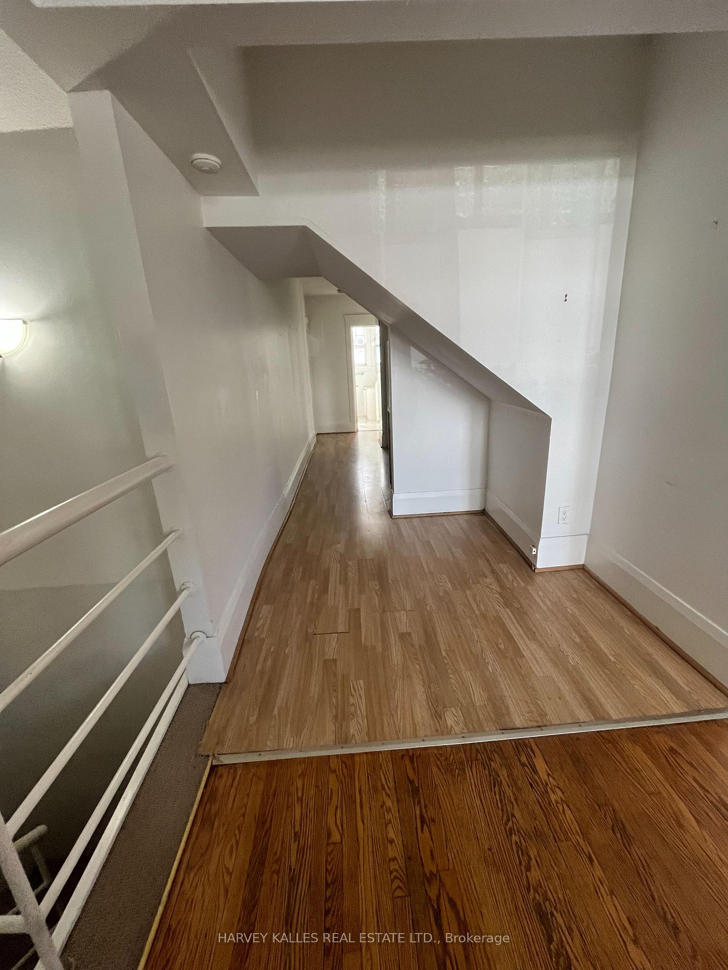 Photo 6 of Unit 2, 440 Avenue Road, Toronto, Casa Loma — HOMEH