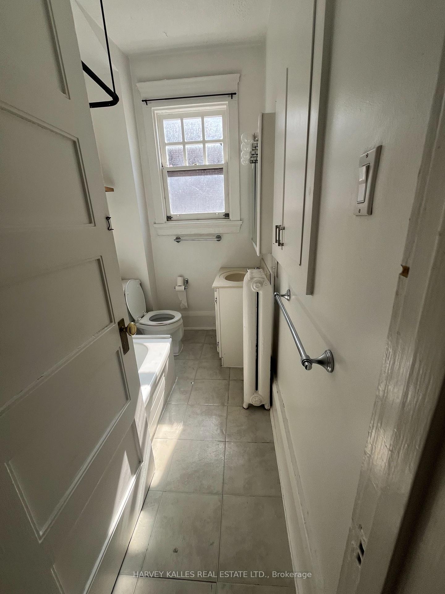 Photo 7 of Unit 2, 440 Avenue Road, Toronto, Casa Loma — HOMEH