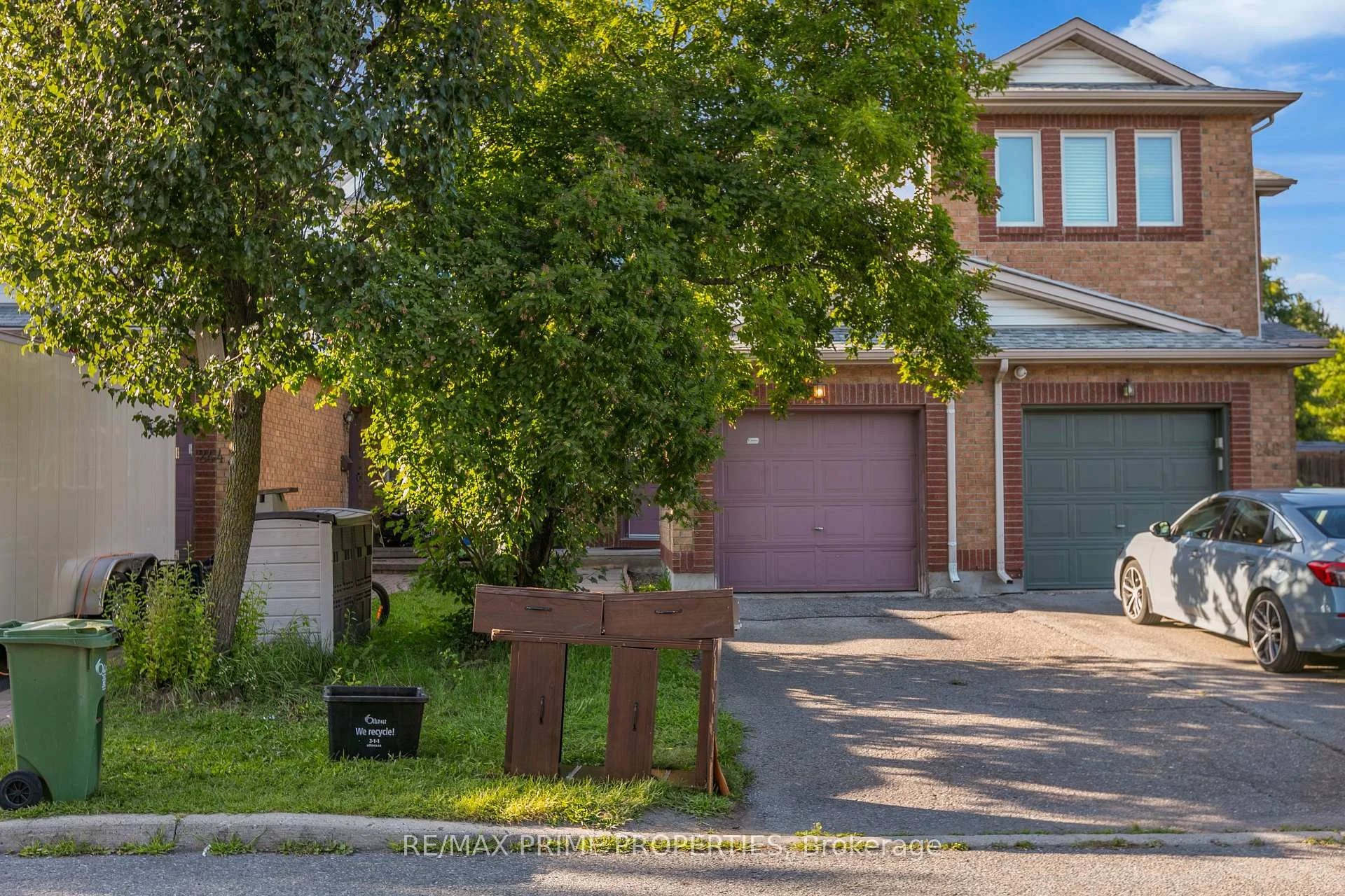Photo 2 of 246 Duntroon Circle, Ottawa, Hunt Club Park/Greenboro — HOMEH