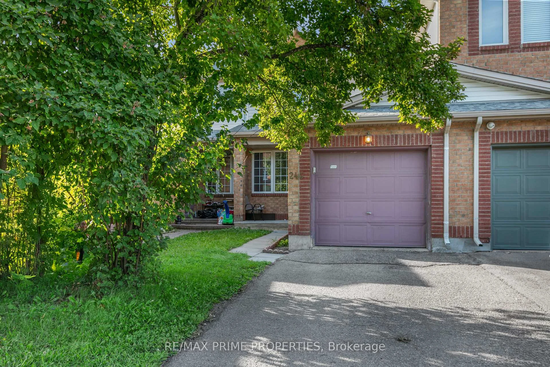 Photo 3 of 246 Duntroon Circle, Ottawa, Hunt Club Park/Greenboro — HOMEH