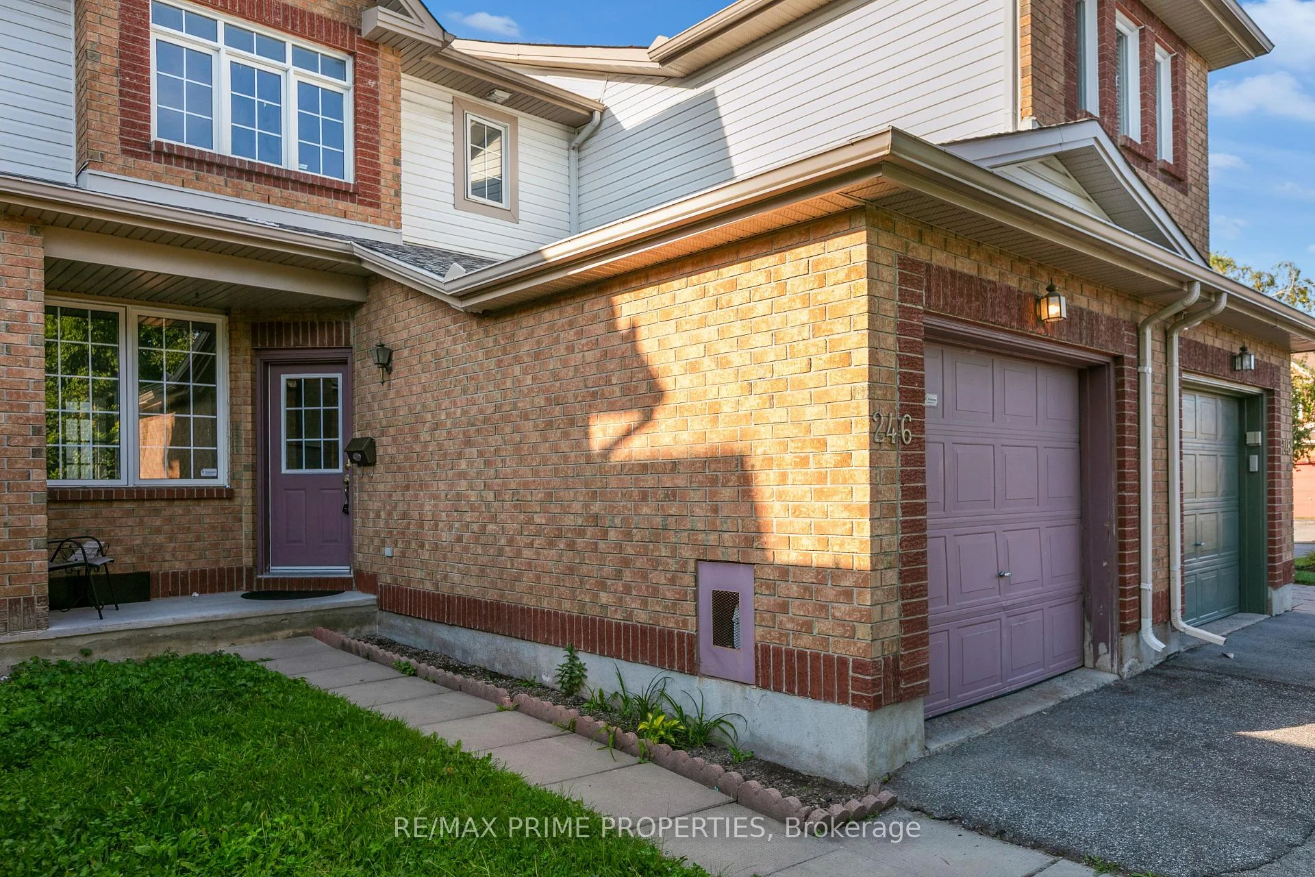 Photo 4 of 246 Duntroon Circle, Ottawa, Hunt Club Park/Greenboro — HOMEH