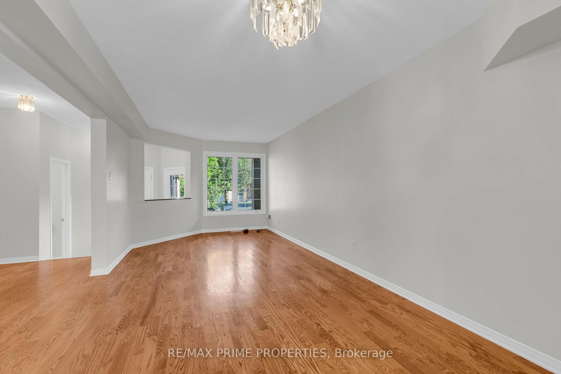 Photo 7 of 246 Duntroon Circle, Ottawa, Hunt Club Park/Greenboro — HOMEH