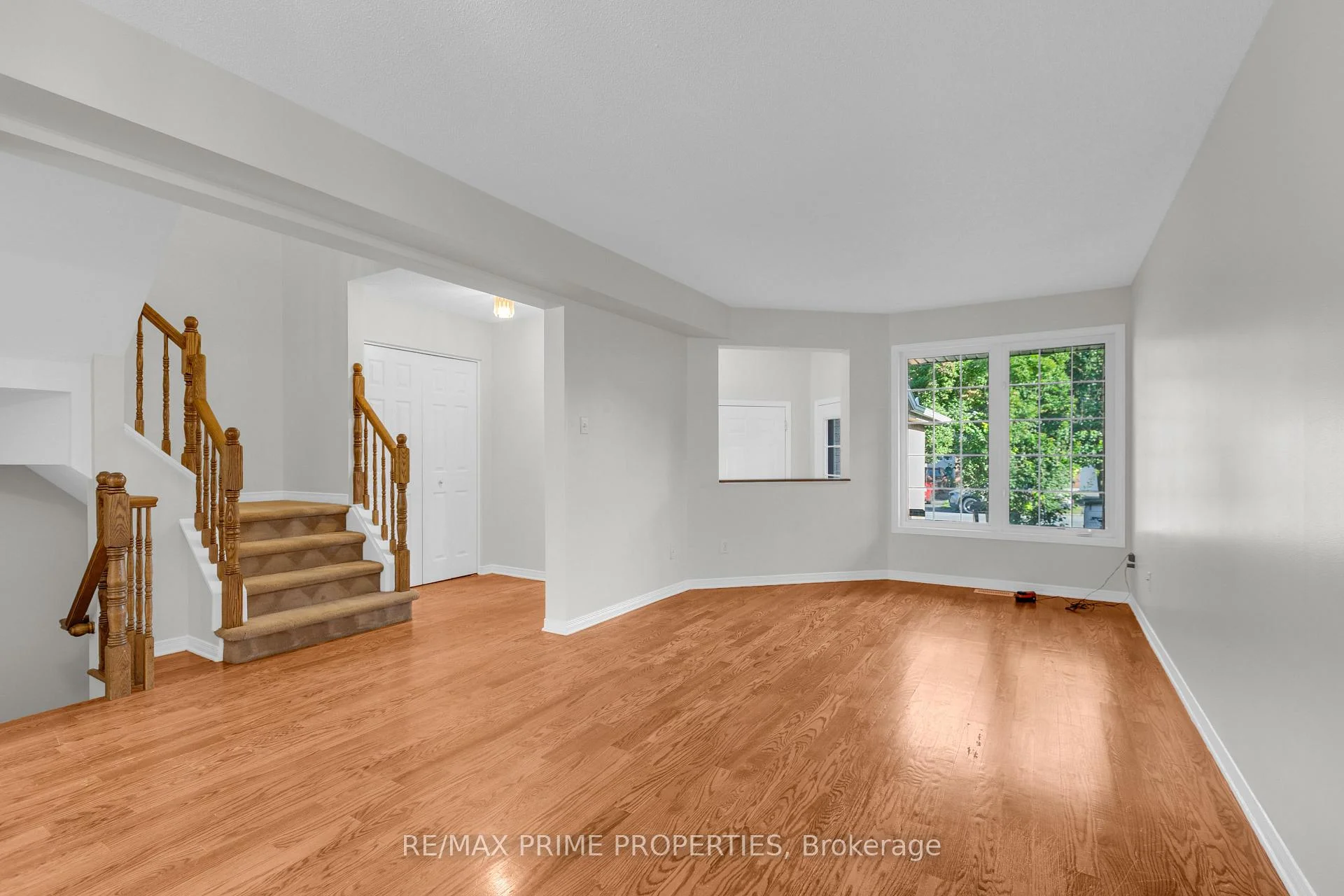 Photo 8 of 246 Duntroon Circle, Ottawa, Hunt Club Park/Greenboro — HOMEH