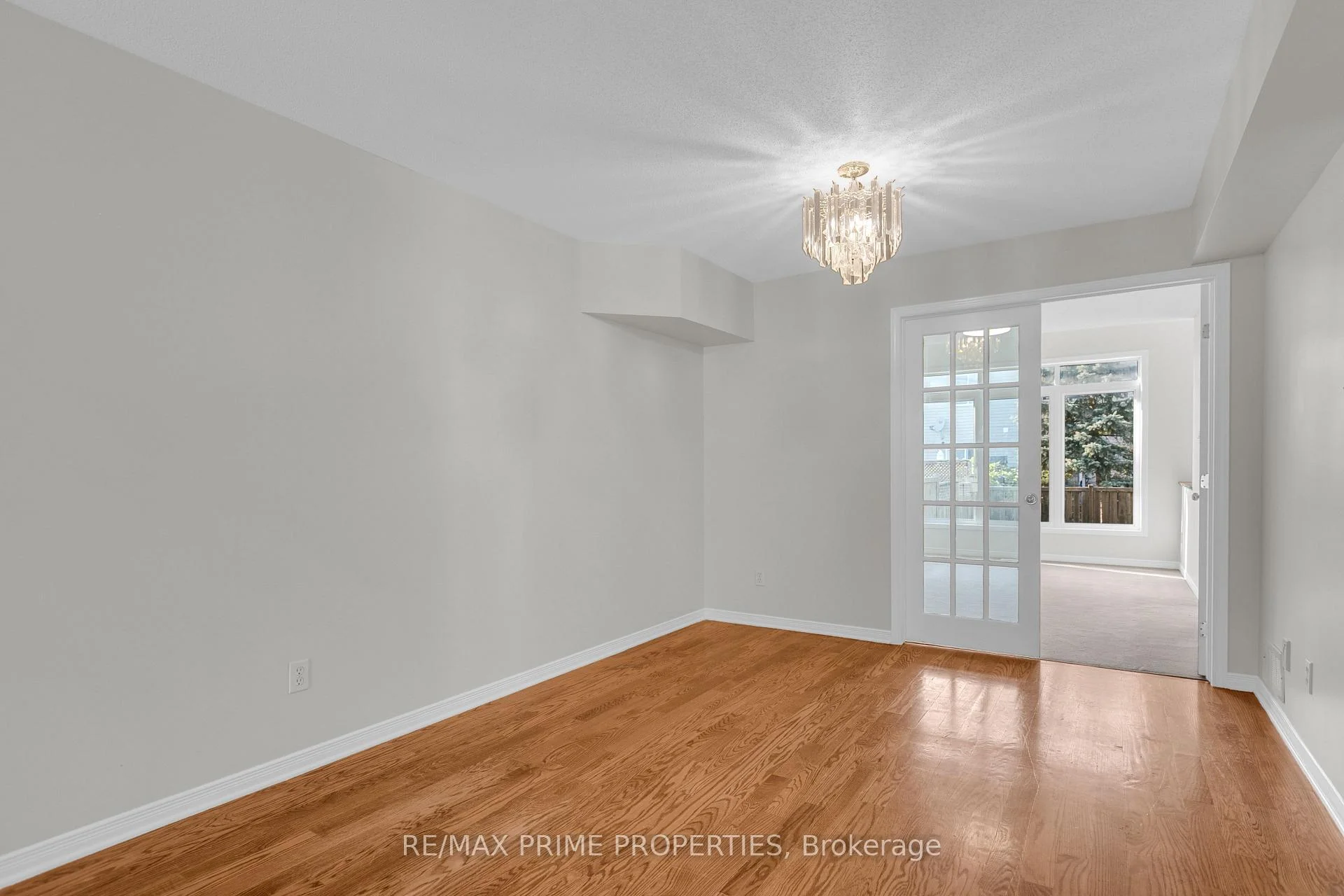 Photo 10 of 246 Duntroon Circle, Ottawa, Hunt Club Park/Greenboro — HOMEH