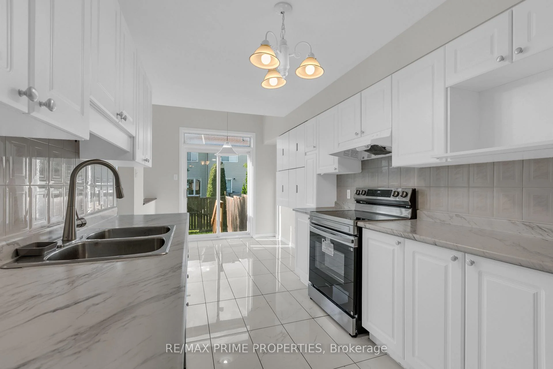 Photo 15 of 246 Duntroon Circle, Ottawa, Hunt Club Park/Greenboro — HOMEH