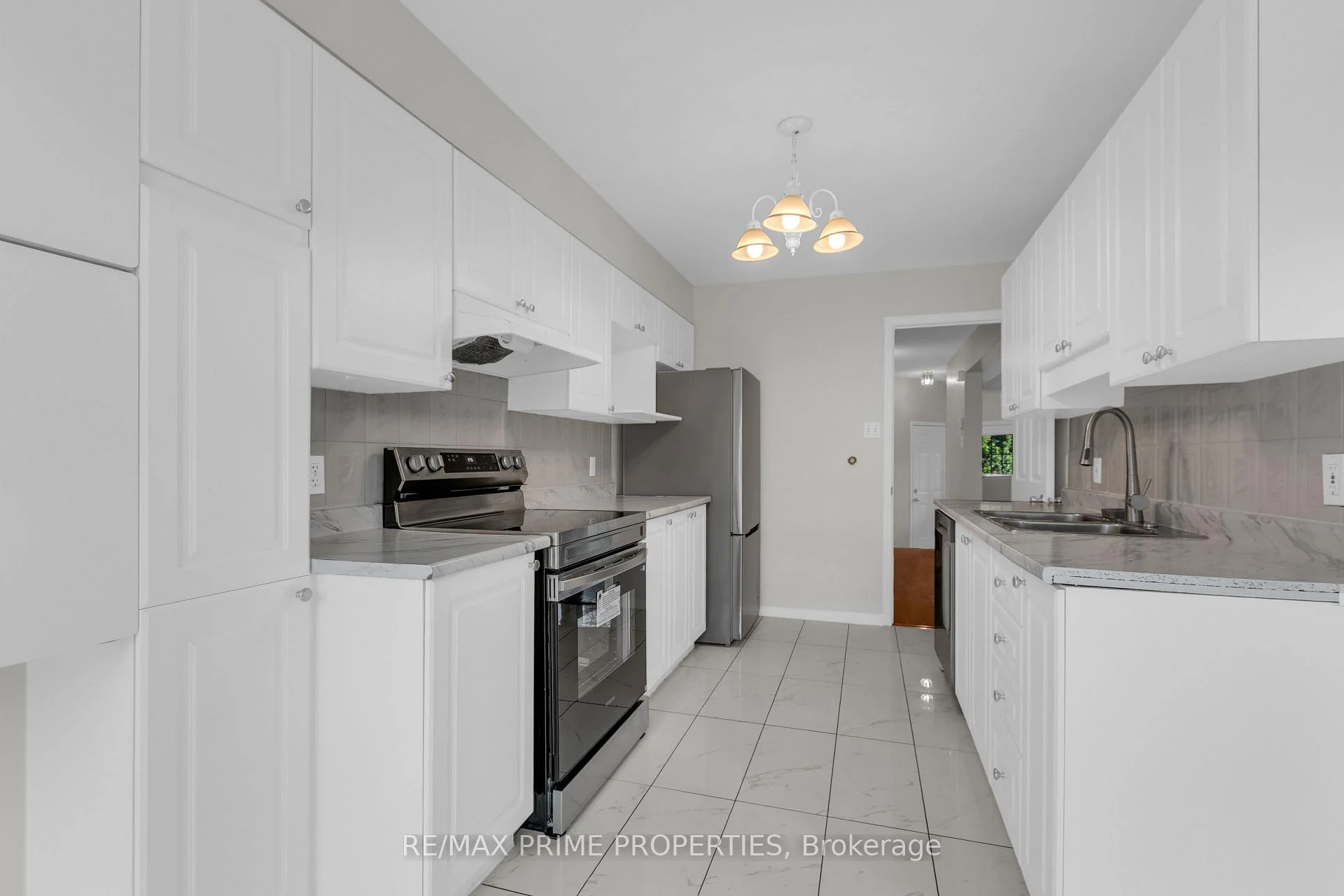 Photo 16 of 246 Duntroon Circle, Ottawa, Hunt Club Park/Greenboro — HOMEH