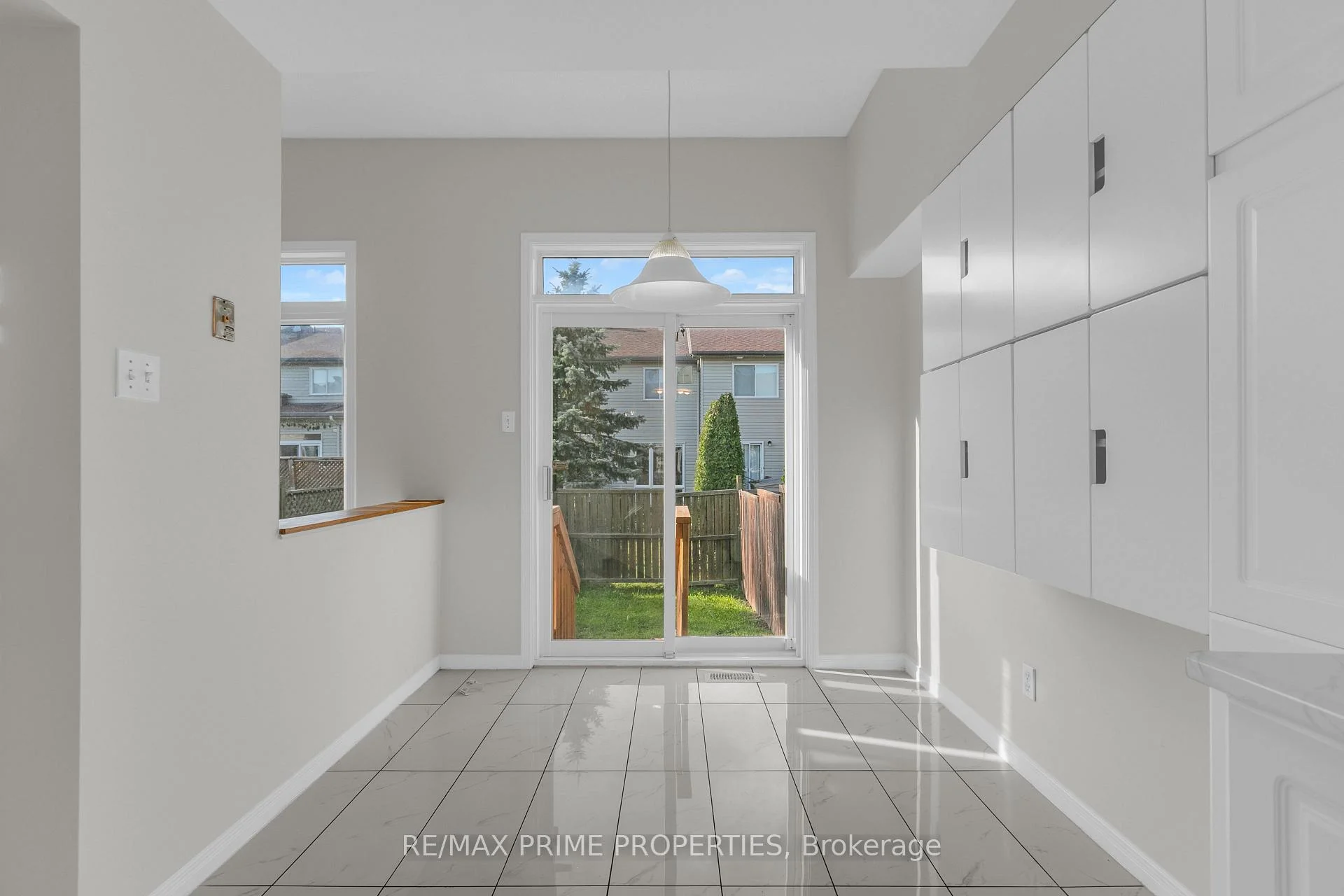 Photo 18 of 246 Duntroon Circle, Ottawa, Hunt Club Park/Greenboro — HOMEH