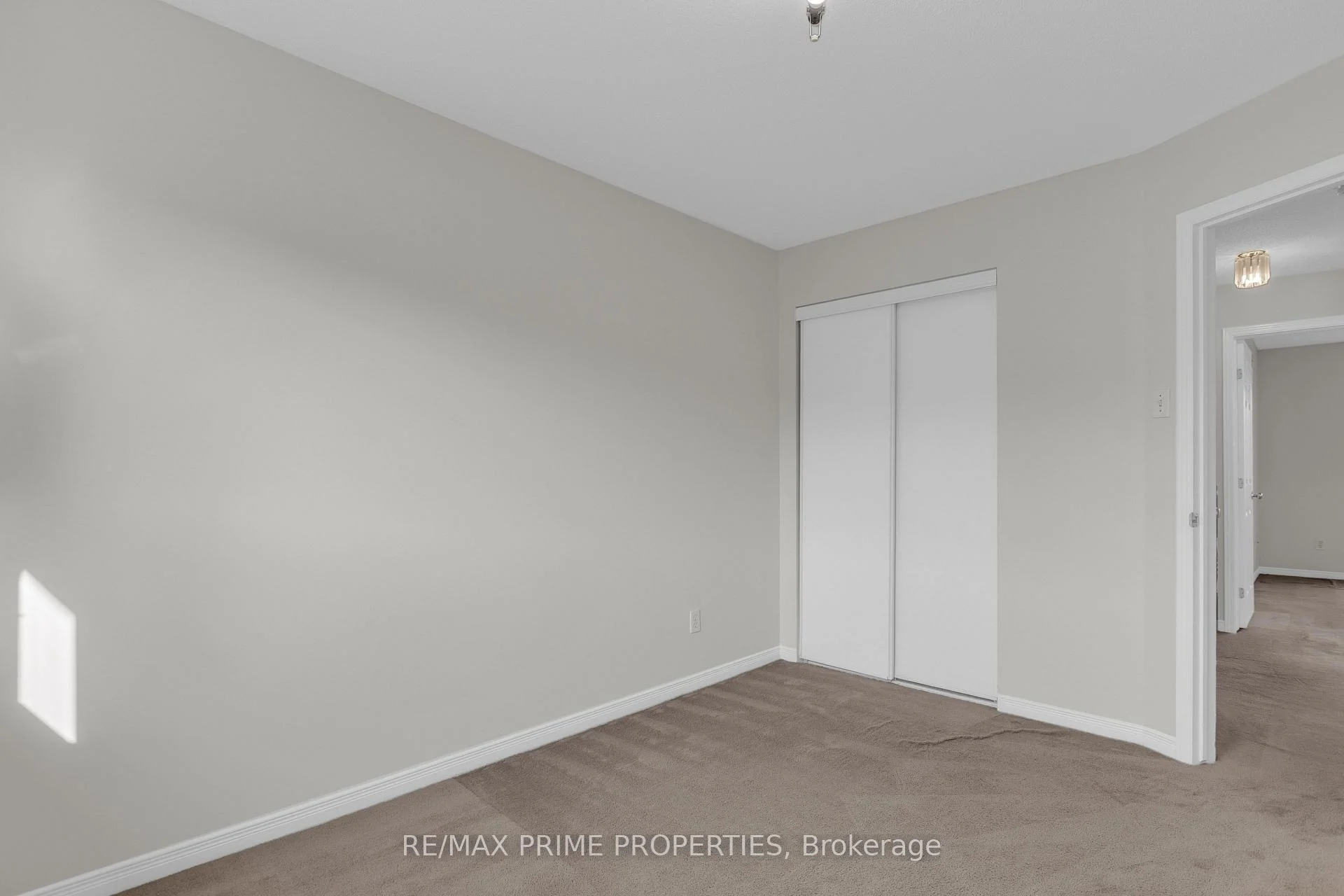 Photo 21 of 246 Duntroon Circle, Ottawa, Hunt Club Park/Greenboro — HOMEH