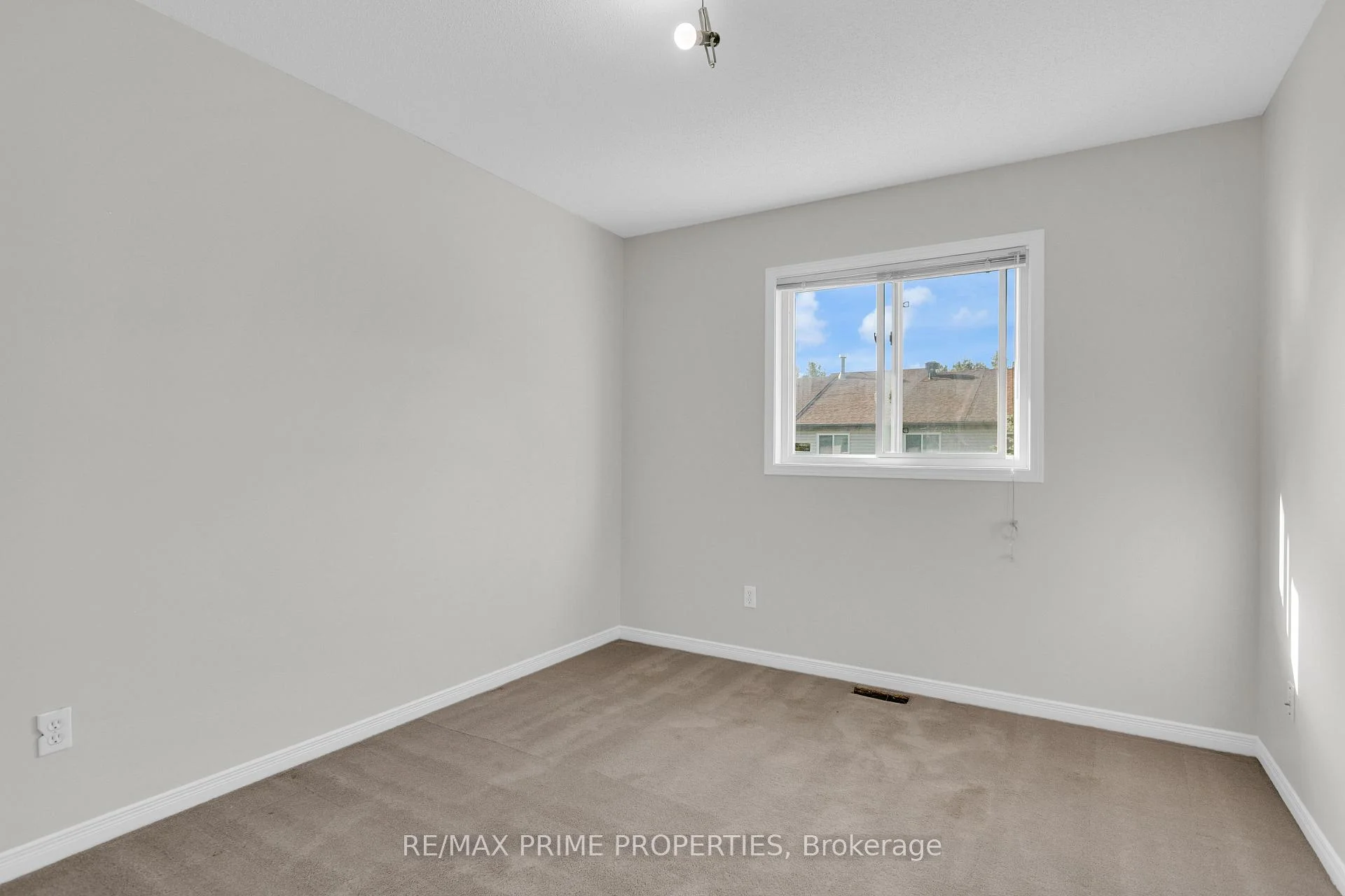Photo 22 of 246 Duntroon Circle, Ottawa, Hunt Club Park/Greenboro — HOMEH