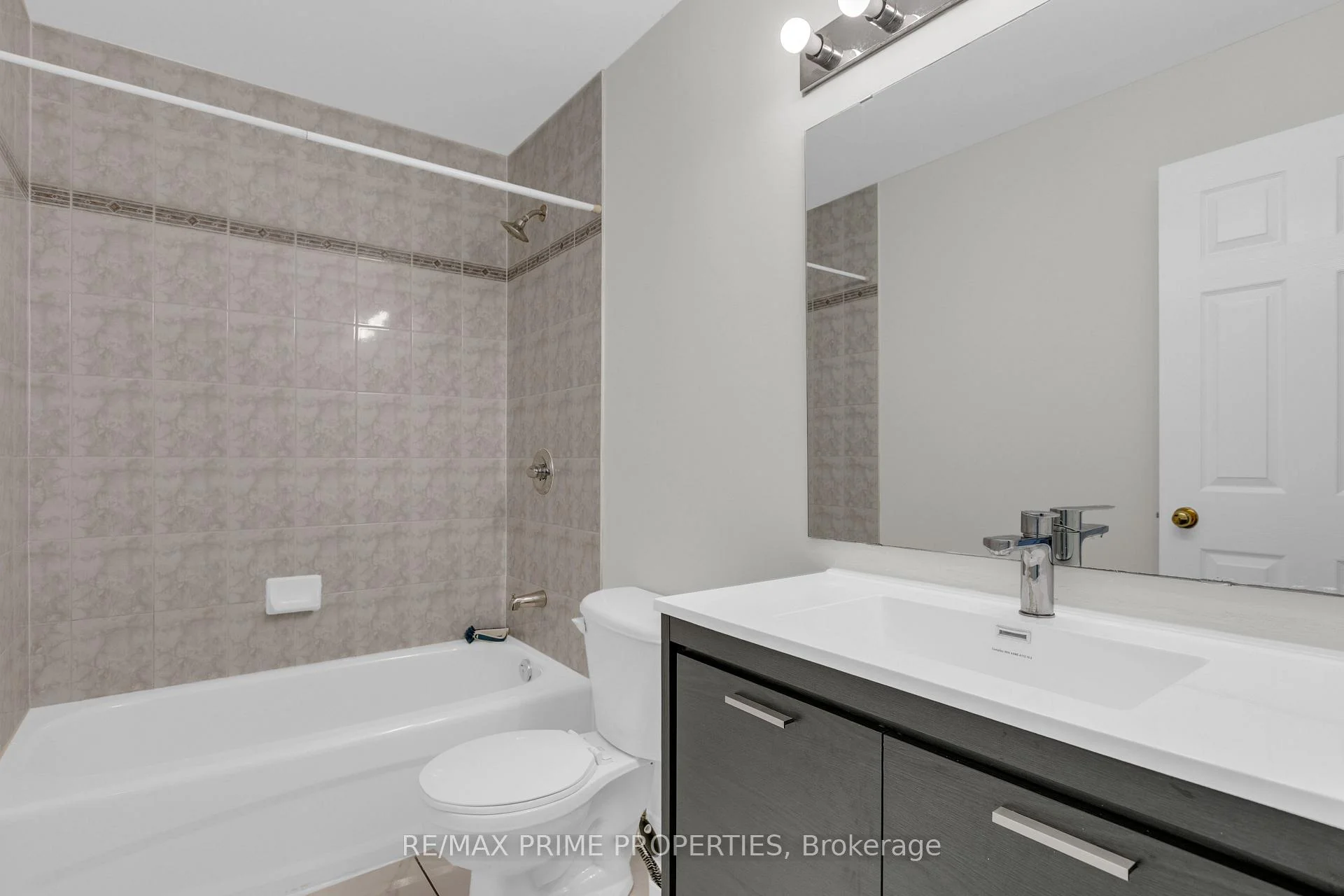 Photo 24 of 246 Duntroon Circle, Ottawa, Hunt Club Park/Greenboro — HOMEH