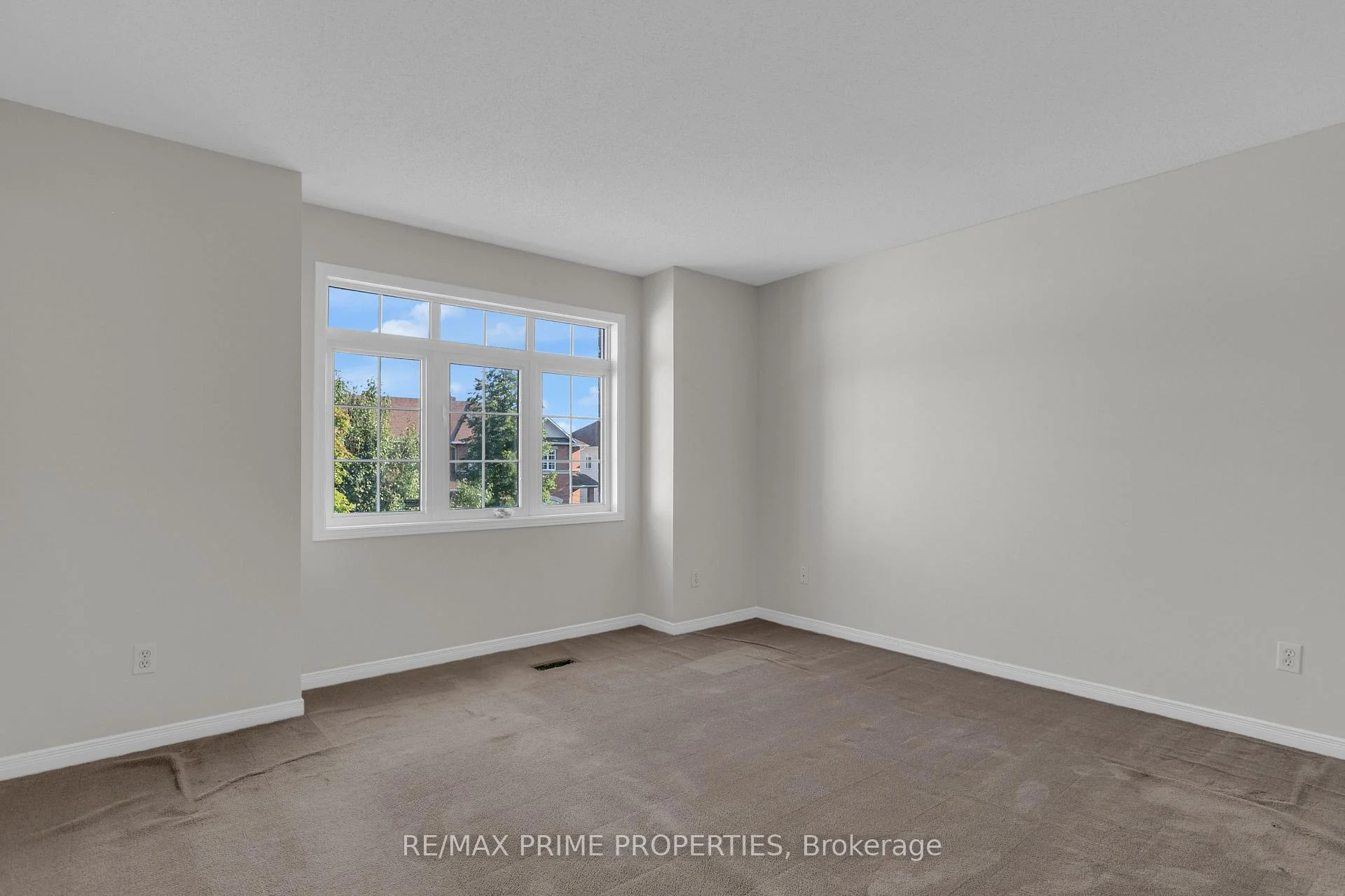 Photo 25 of 246 Duntroon Circle, Ottawa, Hunt Club Park/Greenboro — HOMEH