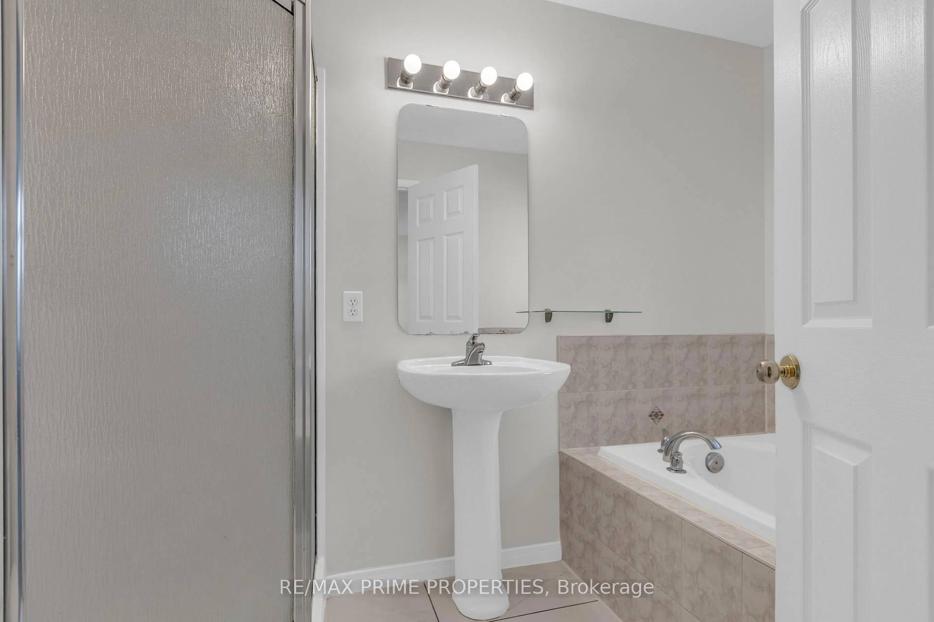 Photo 27 of 246 Duntroon Circle, Ottawa, Hunt Club Park/Greenboro — HOMEH