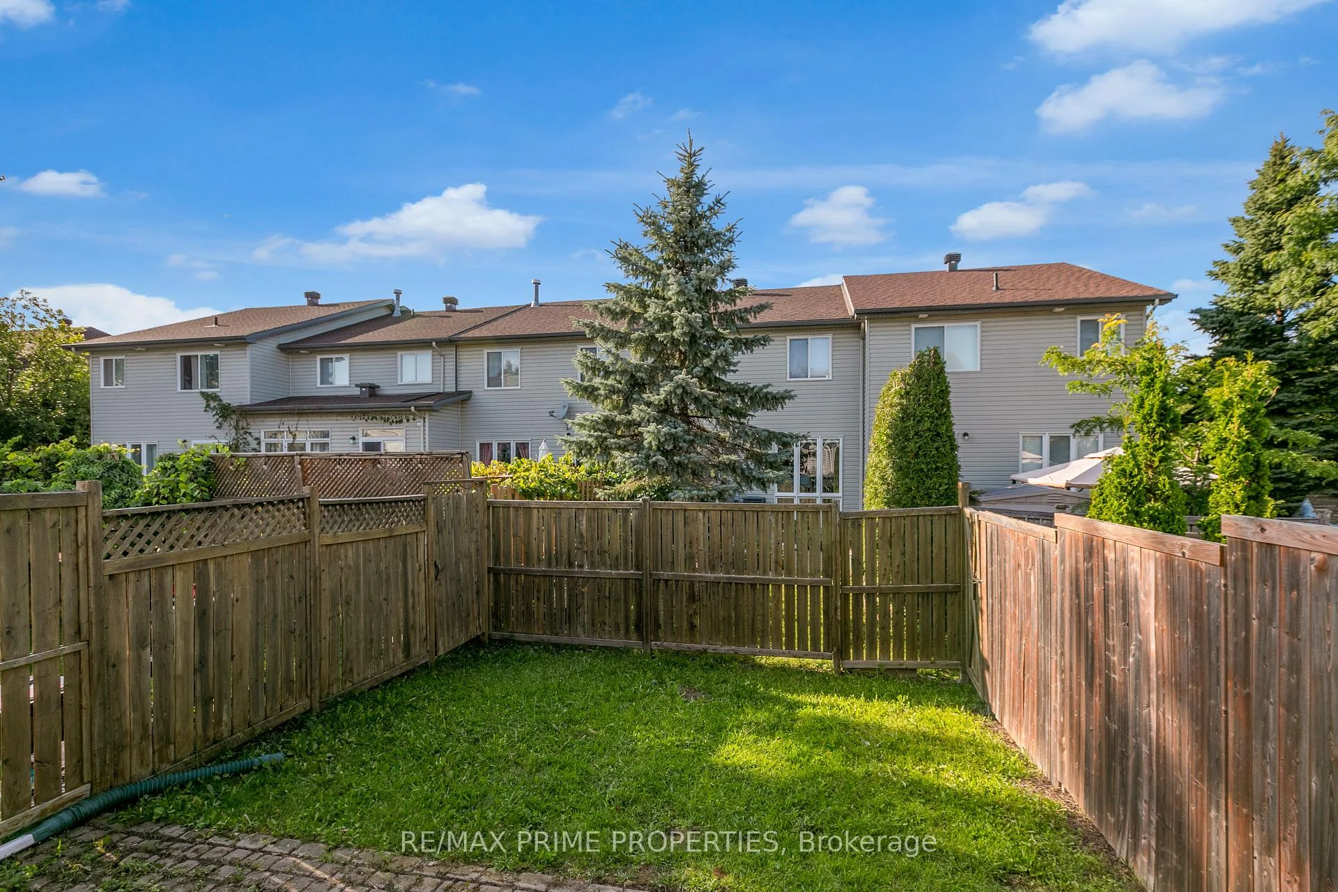 Photo 30 of 246 Duntroon Circle, Ottawa, Hunt Club Park/Greenboro — HOMEH