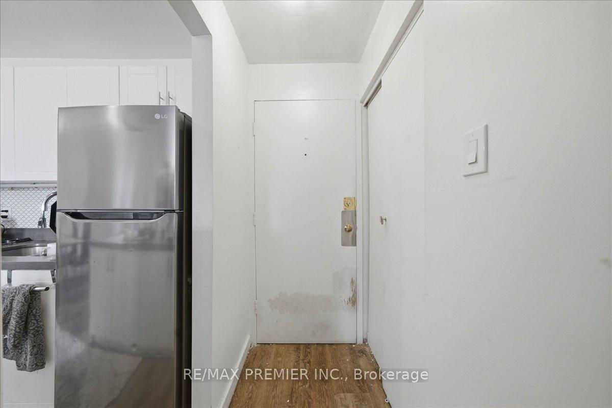 Photo 9 of 214 Wentworth Street S, Hamilton, Stinson — HOMEH