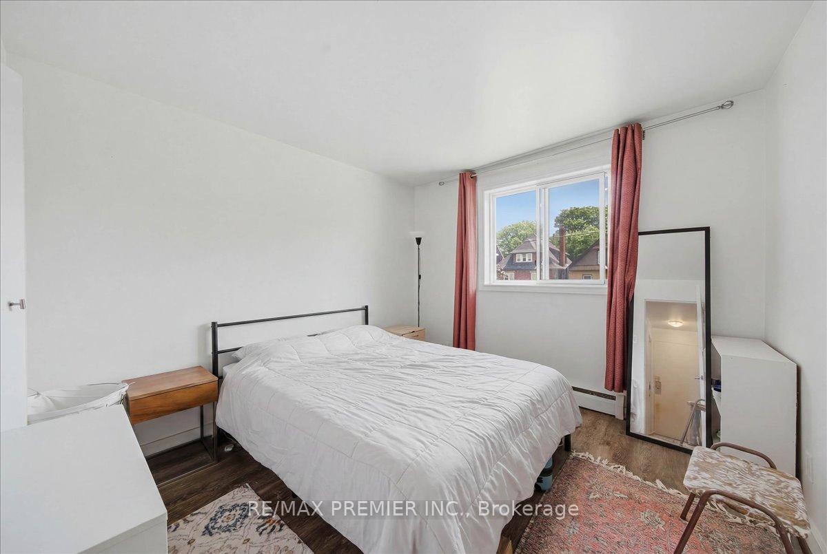 Photo 14 of 214 Wentworth Street S, Hamilton, Stinson — HOMEH