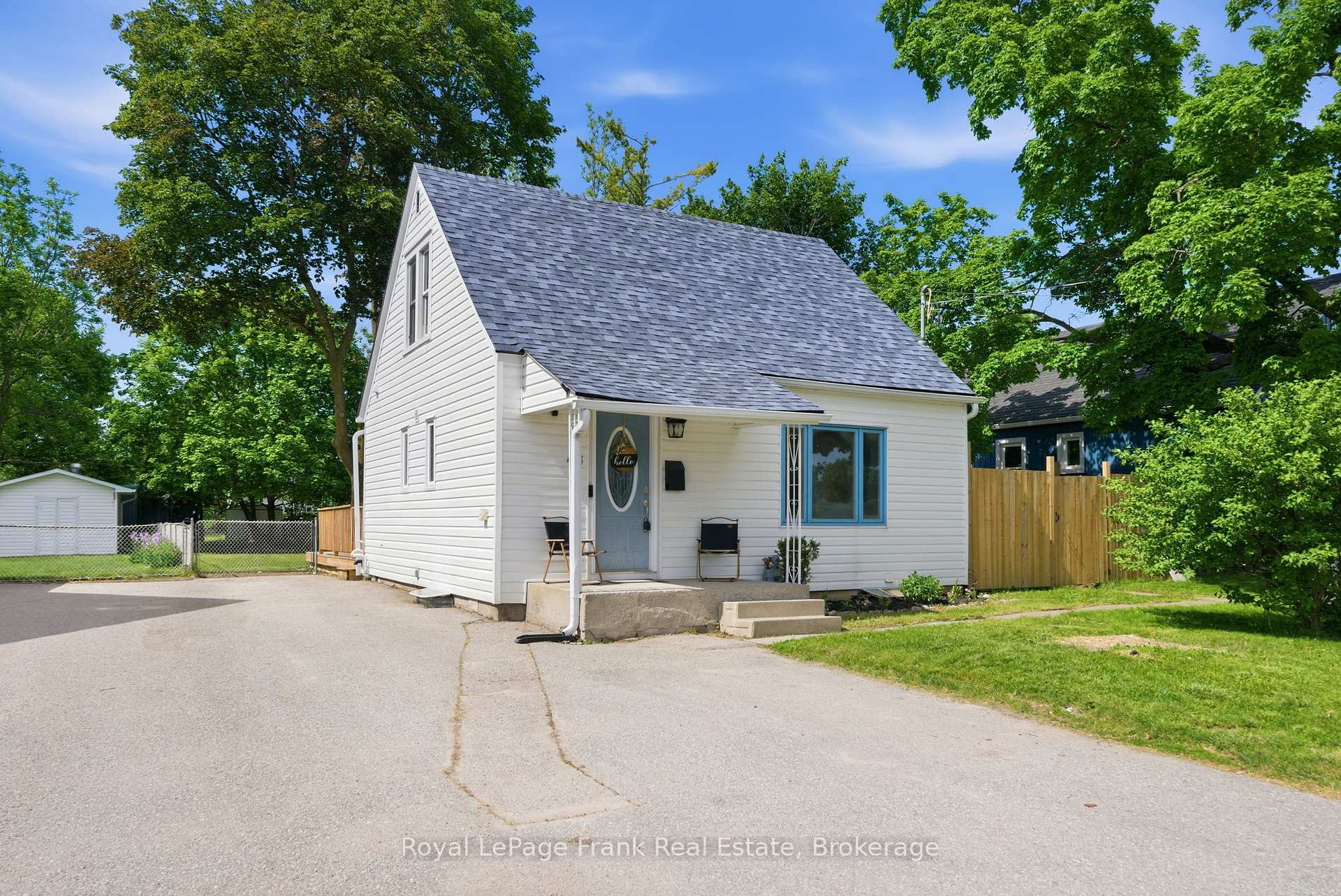 Photo 3 of 46 Durham Street E, Kawartha Lakes, Lindsay — HOMEH