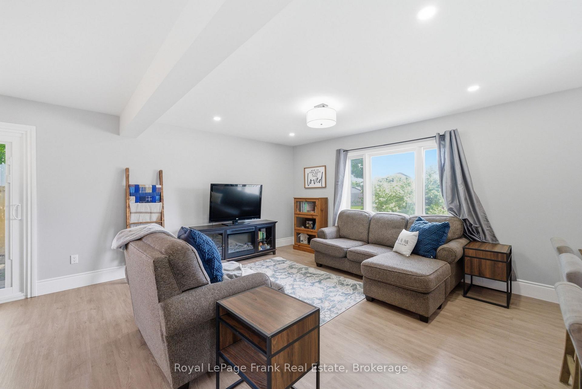 Photo 11 of 46 Durham Street E, Kawartha Lakes, Lindsay — HOMEH