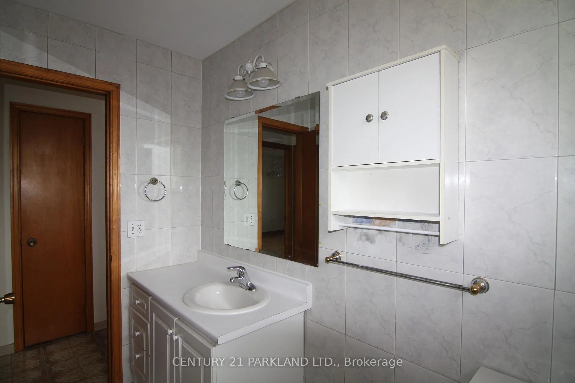 Photo 13 of 38 Beamsville Drive, Scarborough, L'Amoreaux — HOMEH