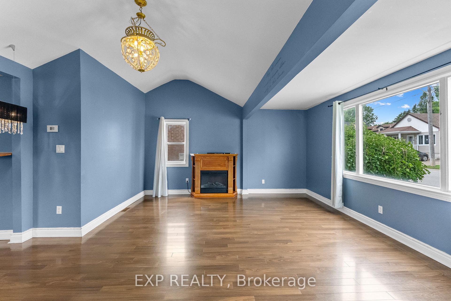 Photo 5 of 6344 Ash Street, Niagara Falls, Dorchester — HOMEH
